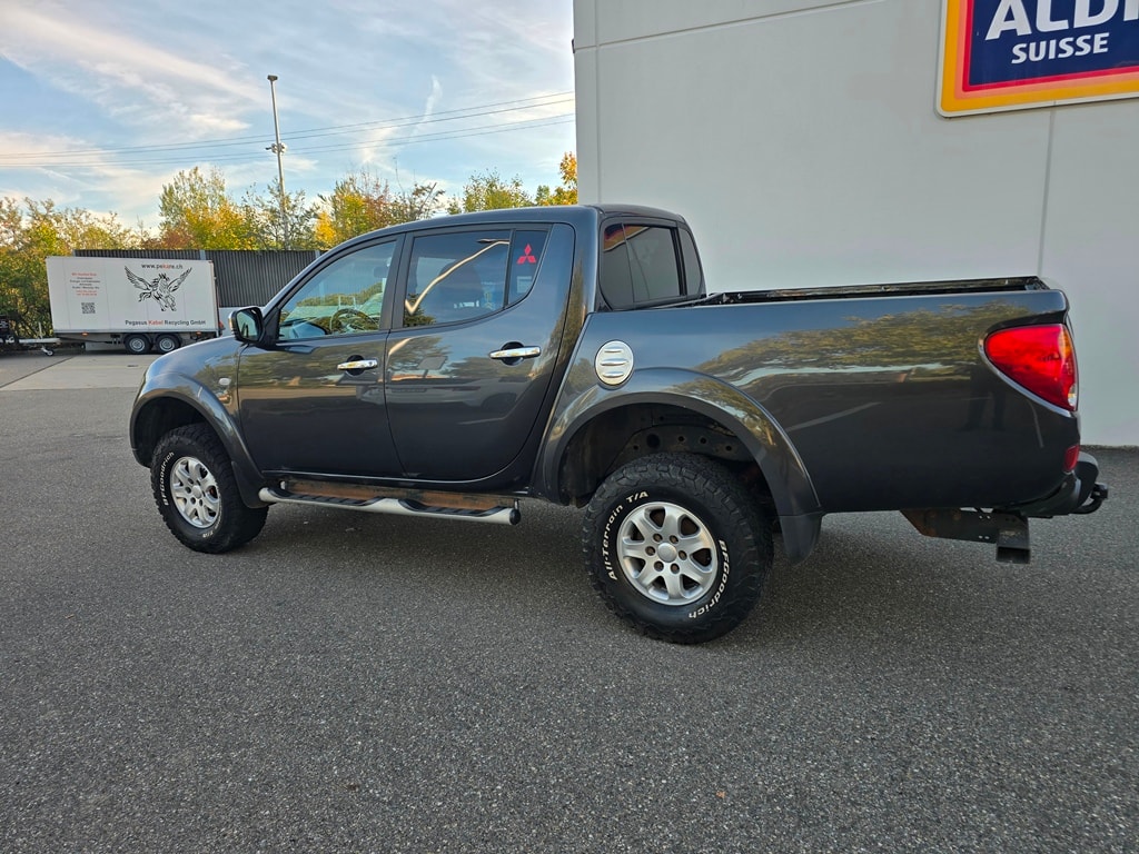 MITSUBISHI L200 D-Cab Pick-up 2.5 DID HP 178 4x4 Intense-showroom-element-3
