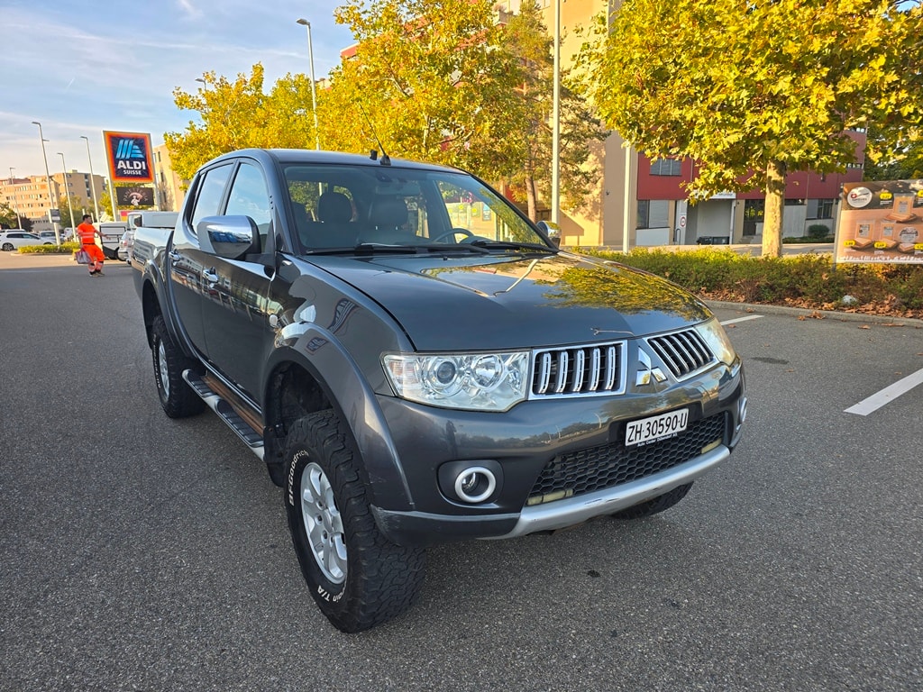 MITSUBISHI L200 D-Cab Pick-up 2.5 DID HP 178 4x4 Intense-image-11