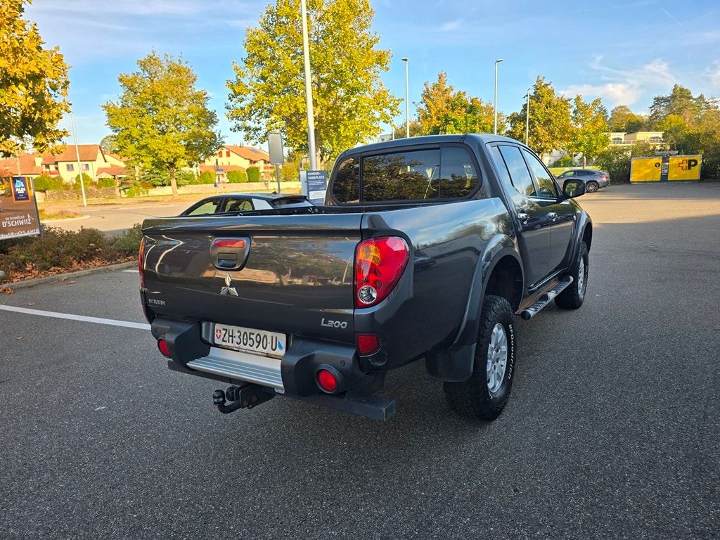 MITSUBISHI L200 D-Cab Pick-up 2.5 DID HP 178 4x4 Intense-image-6