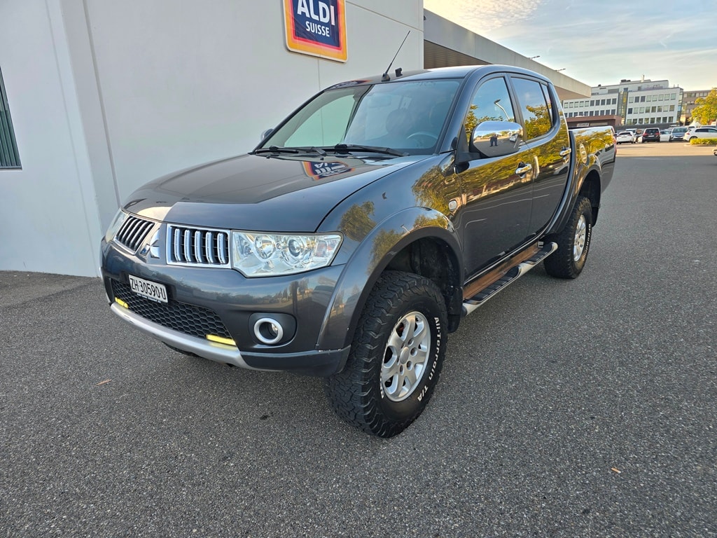 MITSUBISHI L200 D-Cab Pick-up 2.5 DID HP 178 4x4 Intense