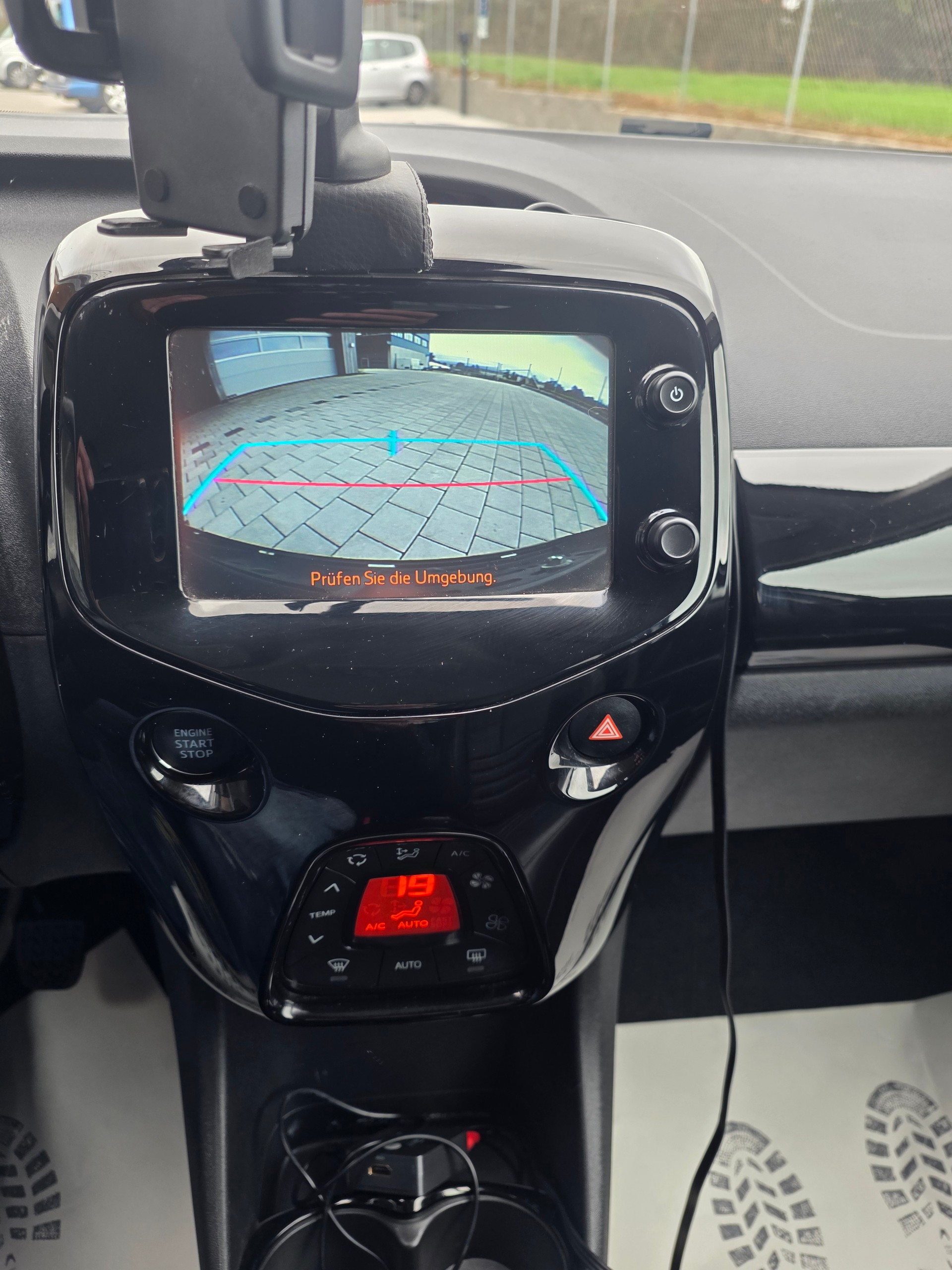 PEUGEOT 108 1.2 PureTech GT Line-image-12