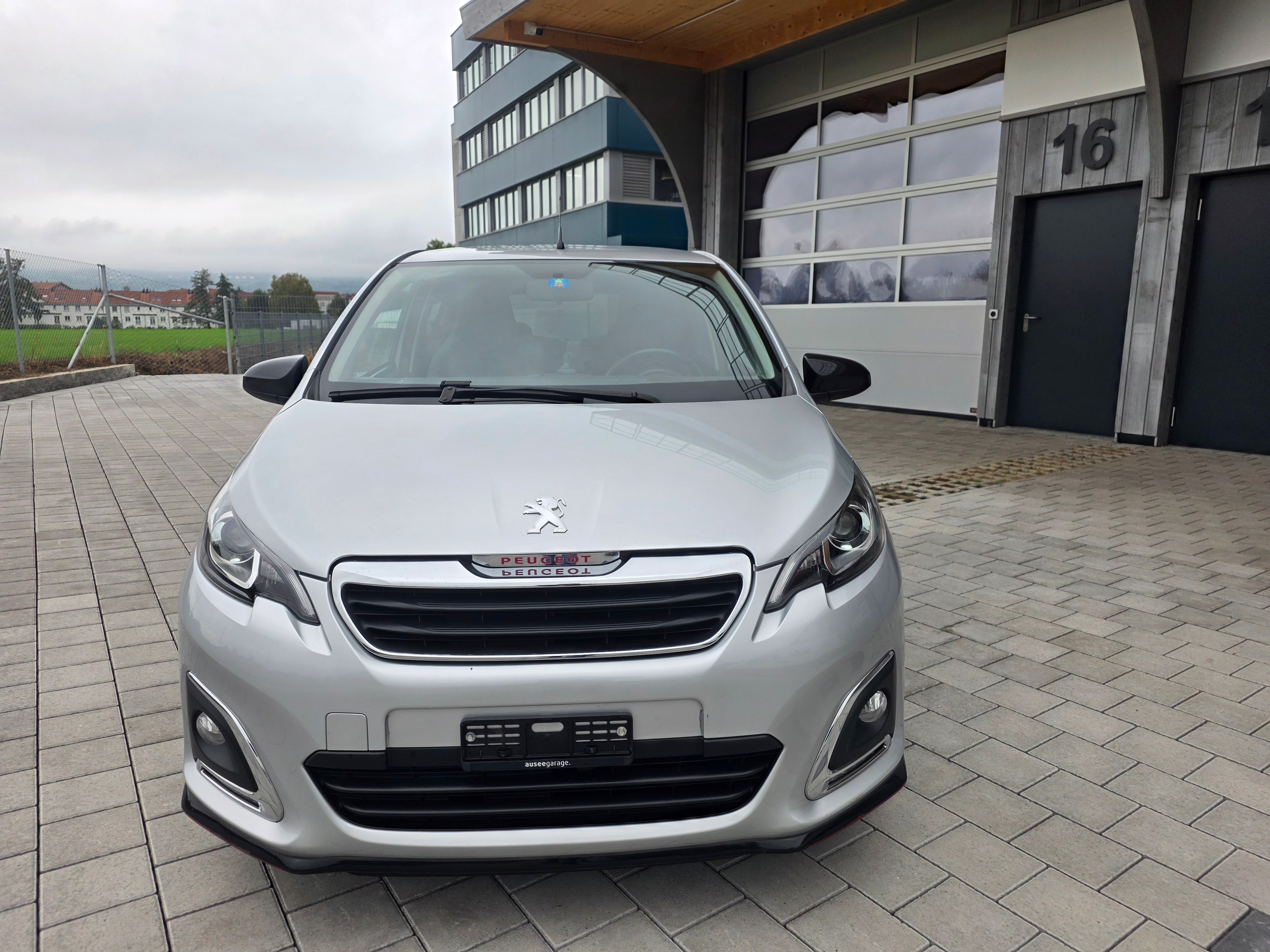 Car photo