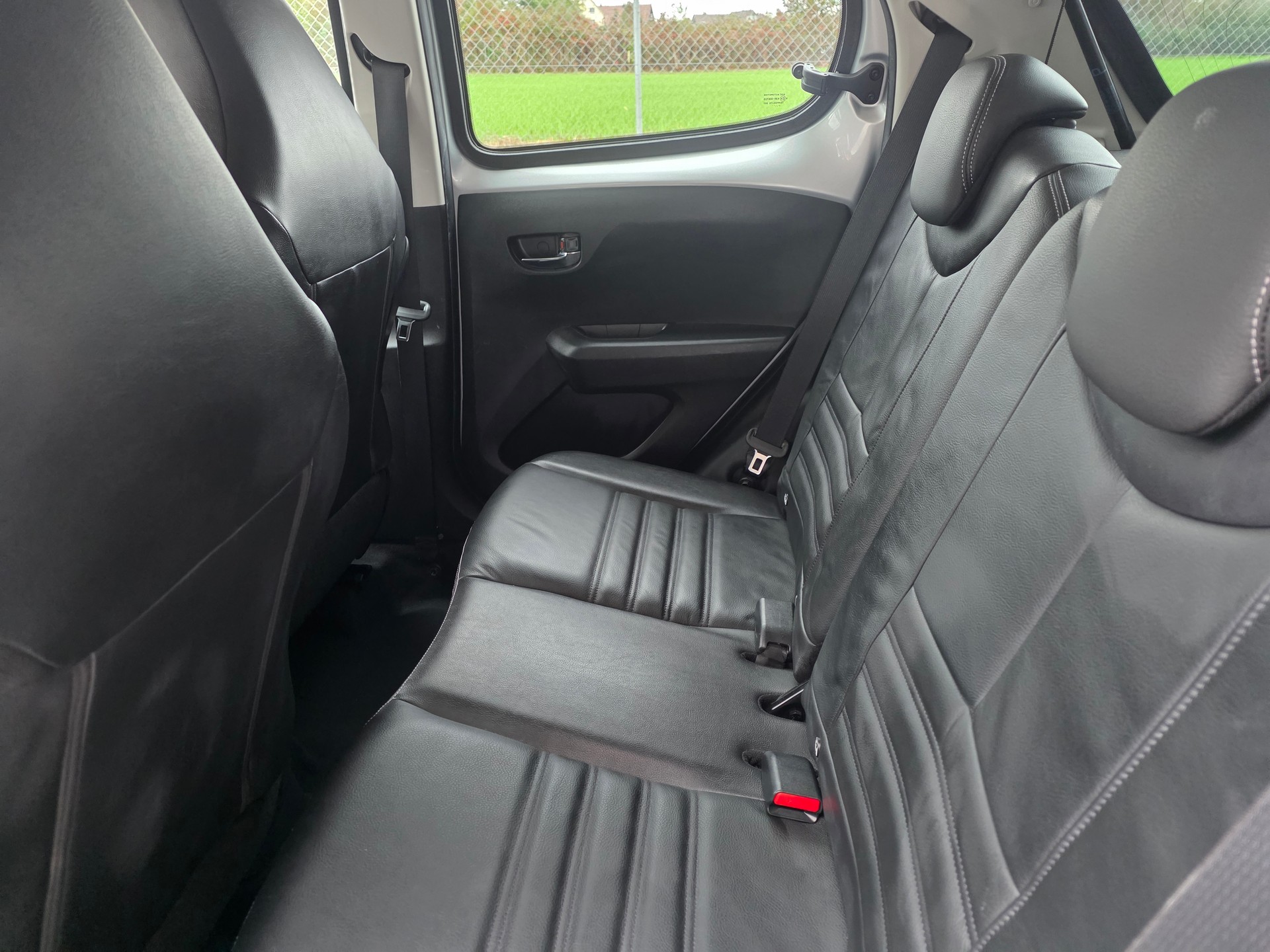 PEUGEOT 108 1.2 PureTech GT Line-image-11