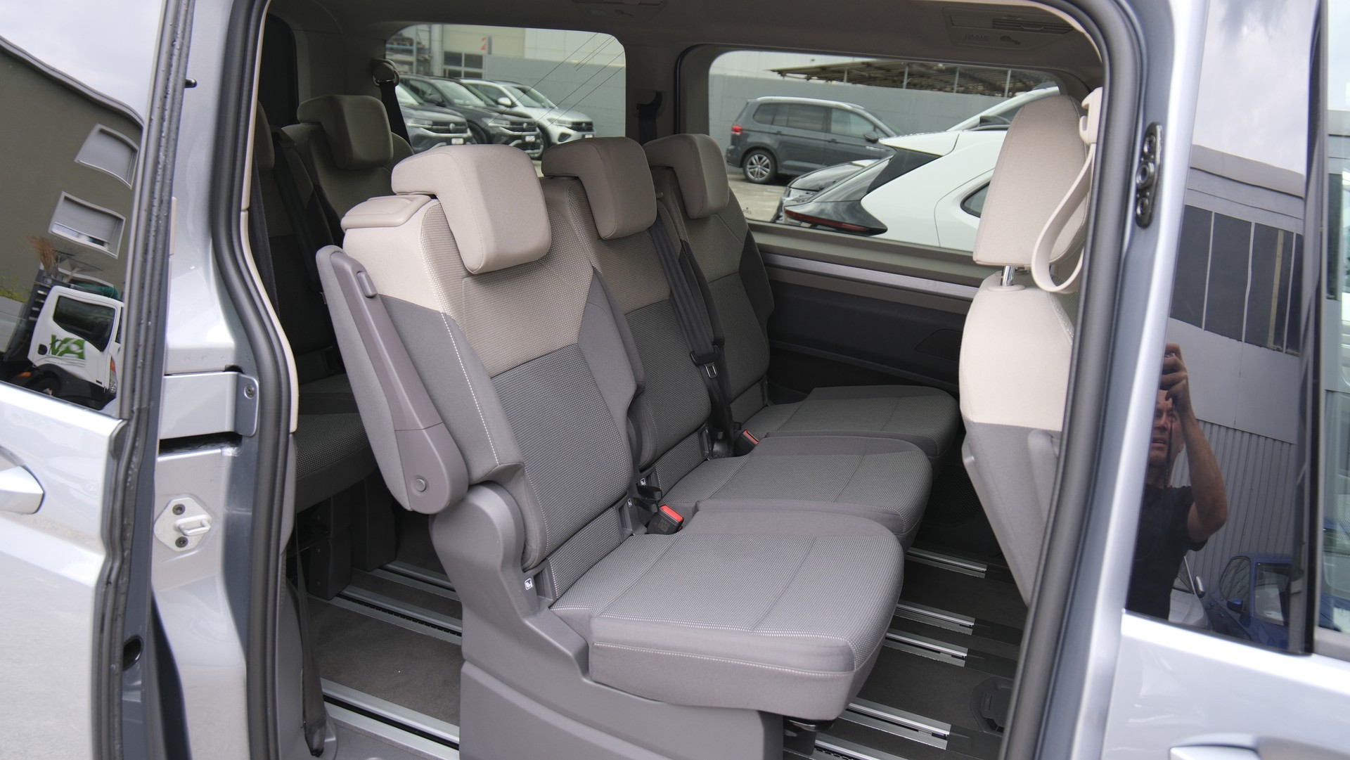 VW Multivan 2.0 TDI Life DSG Lang 8 Sitzplätze-image-24