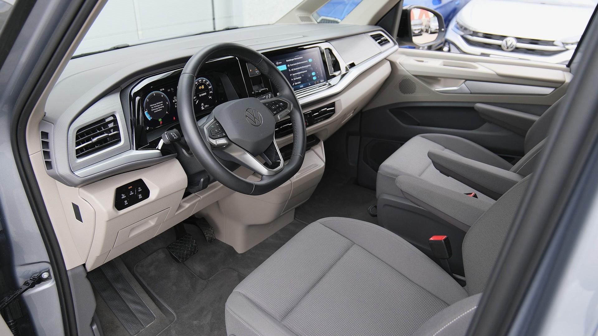 VW Multivan 2.0 TDI Life DSG Lang 8 Sitzplätze-image-2