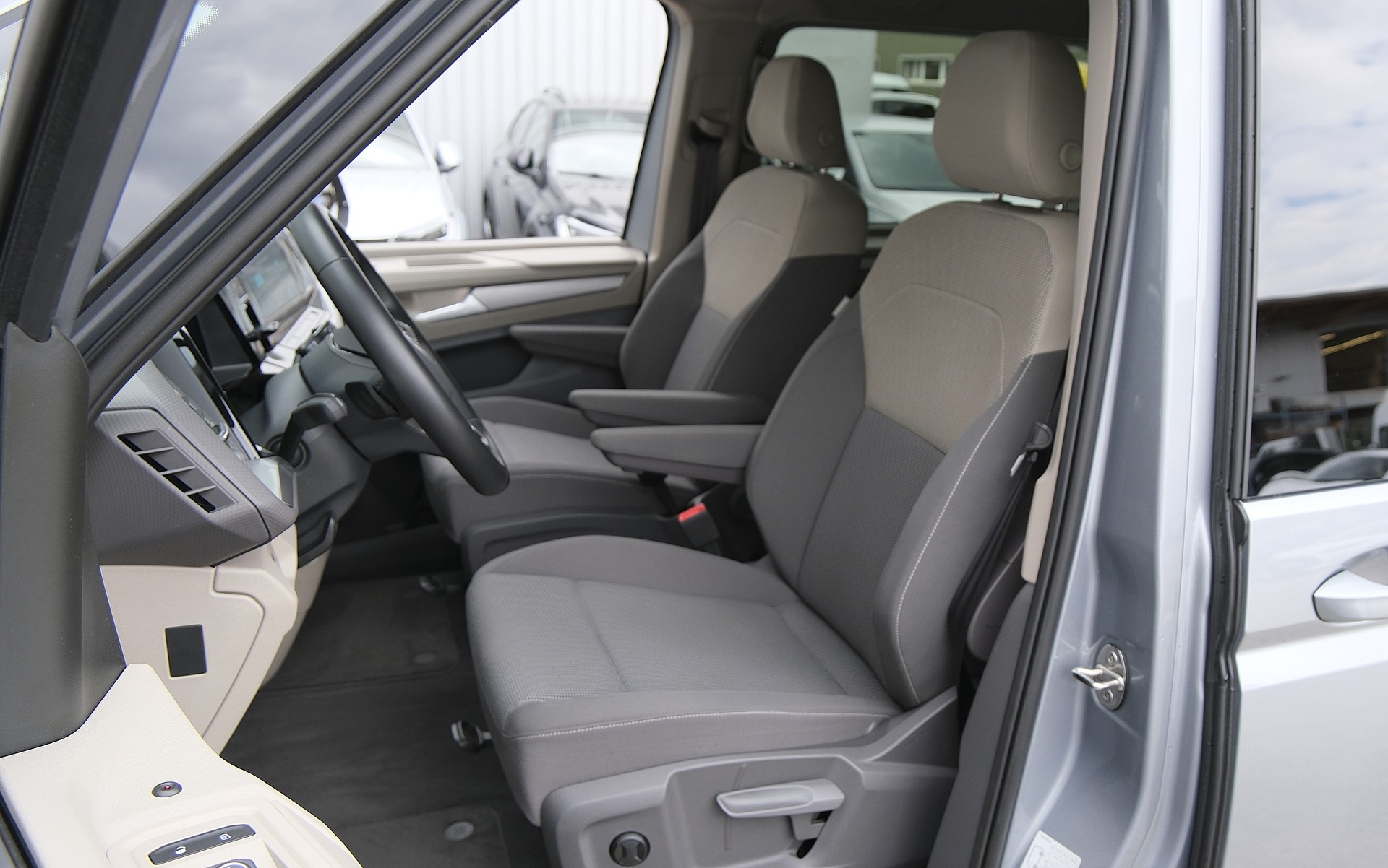 VW Multivan 2.0 TDI Life DSG Lang 8 Sitzplätze-image-3