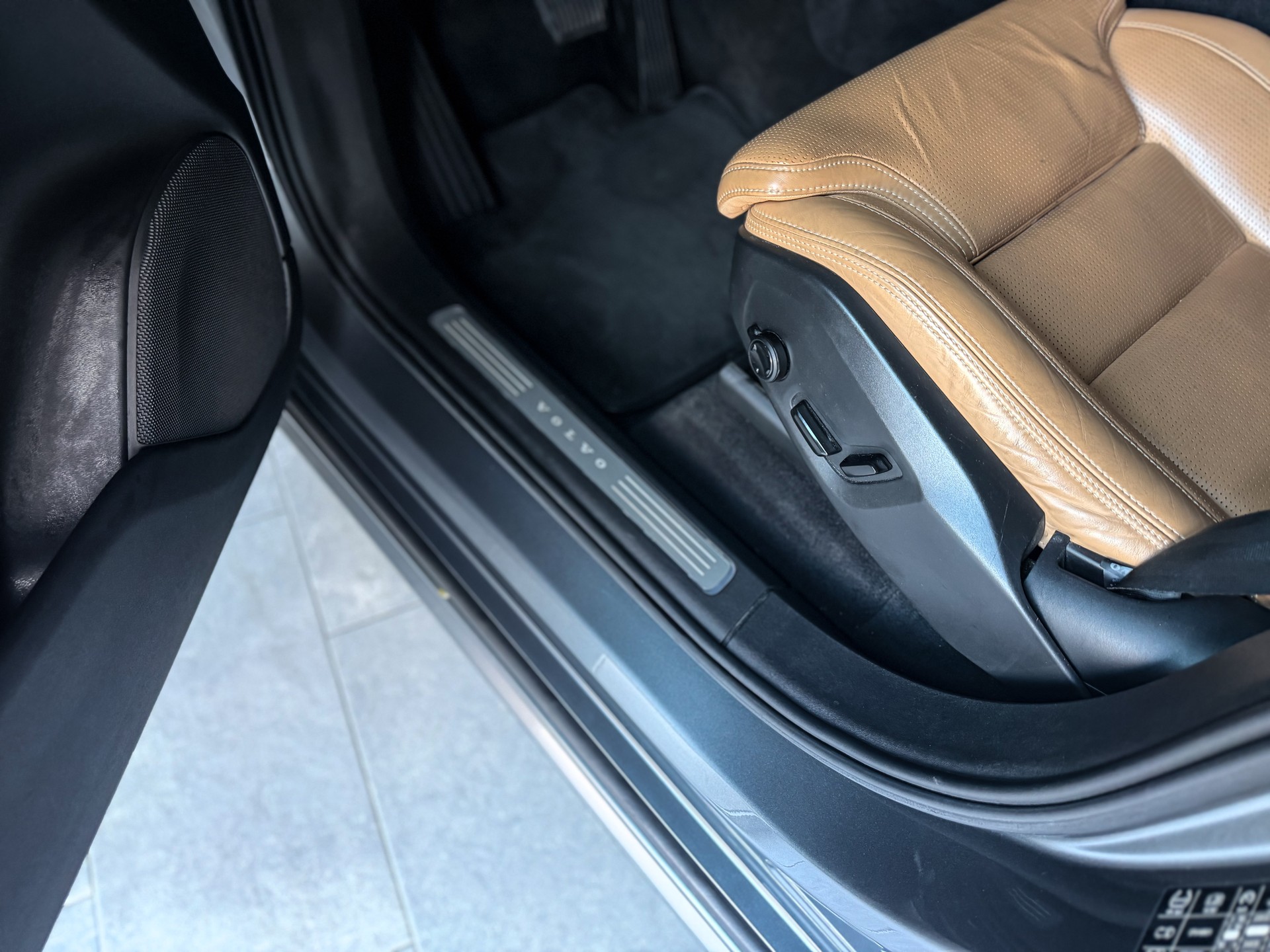 VOLVO XC90 D5 AWD R-Design Geartronic-image-10