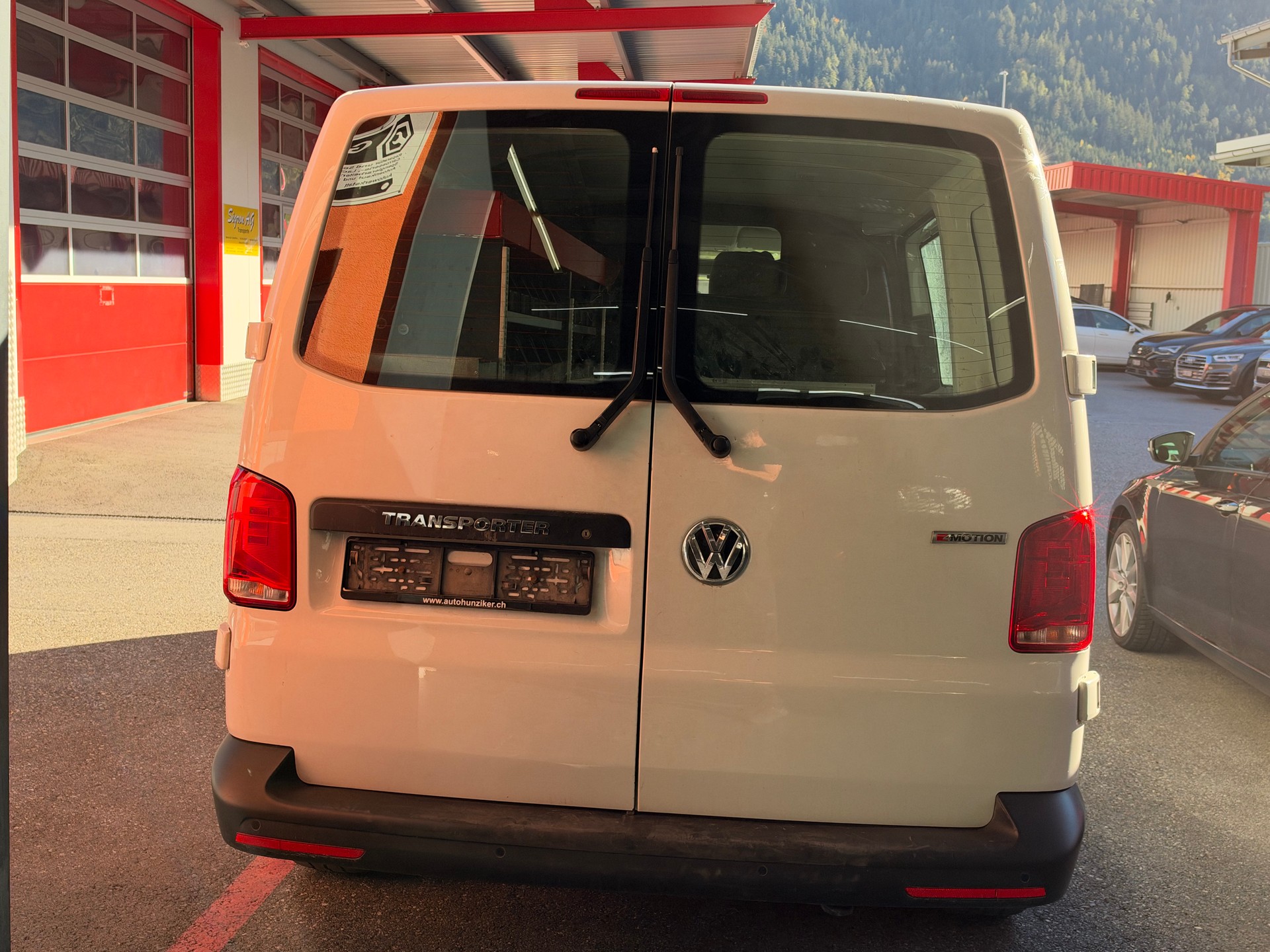 VW Transporter 4M-image-4