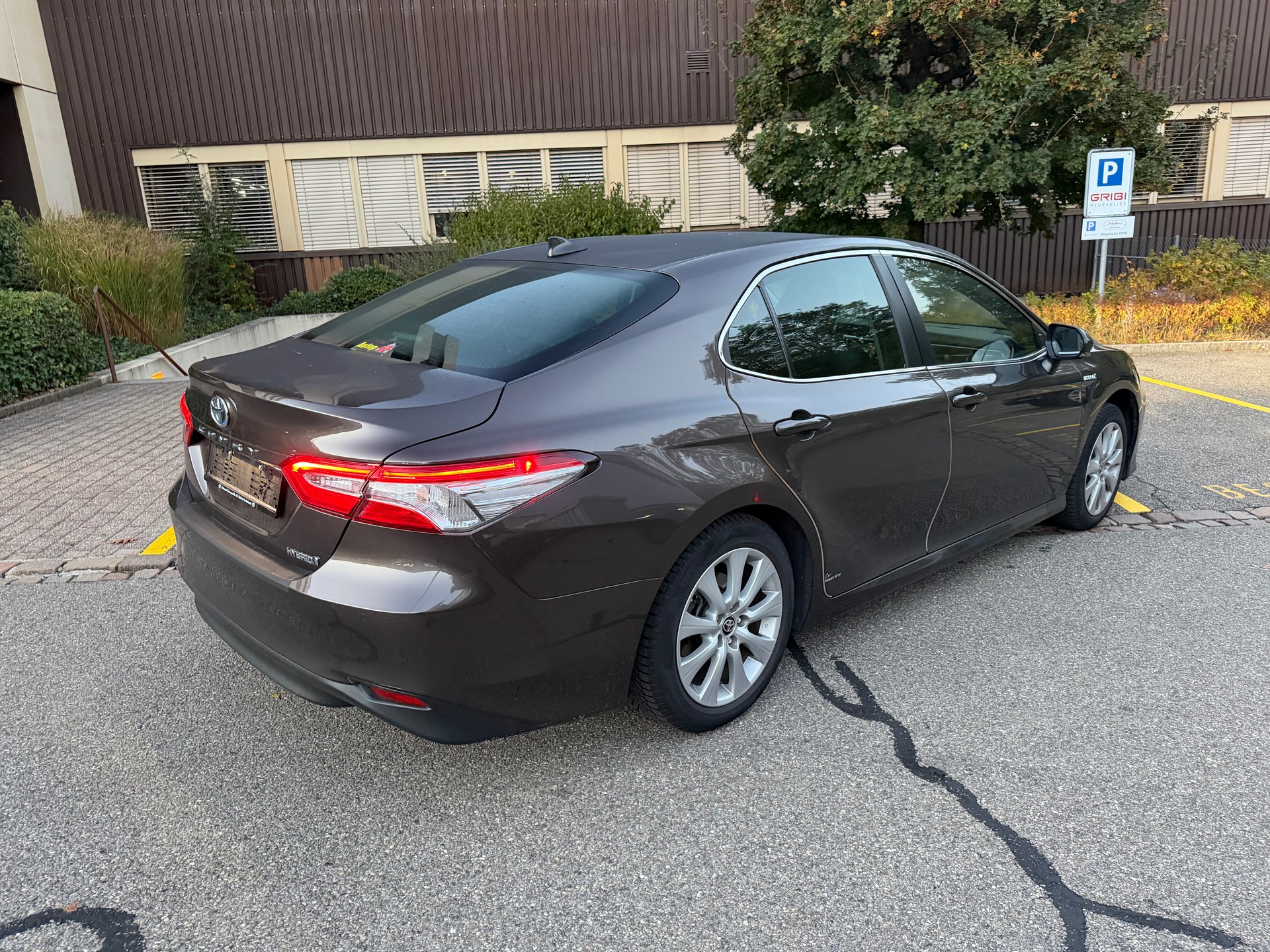 TOYOTA Camry 2.5 HSD e-CVT Business-image-2