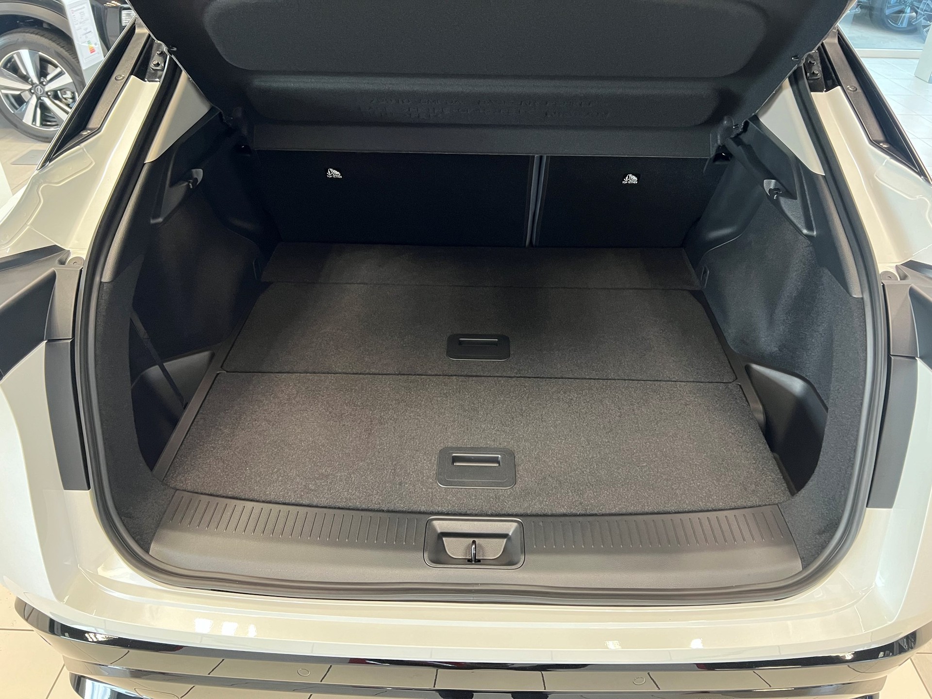 NISSAN Ariya 87 kWh e-4orce Evolve400 Allrad-image-5