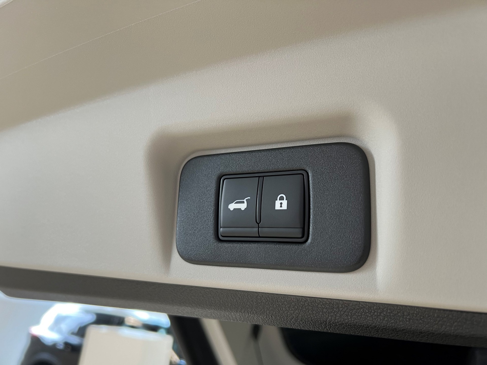 NISSAN Ariya 87 kWh e-4orce Evolve400 Allrad-image-6