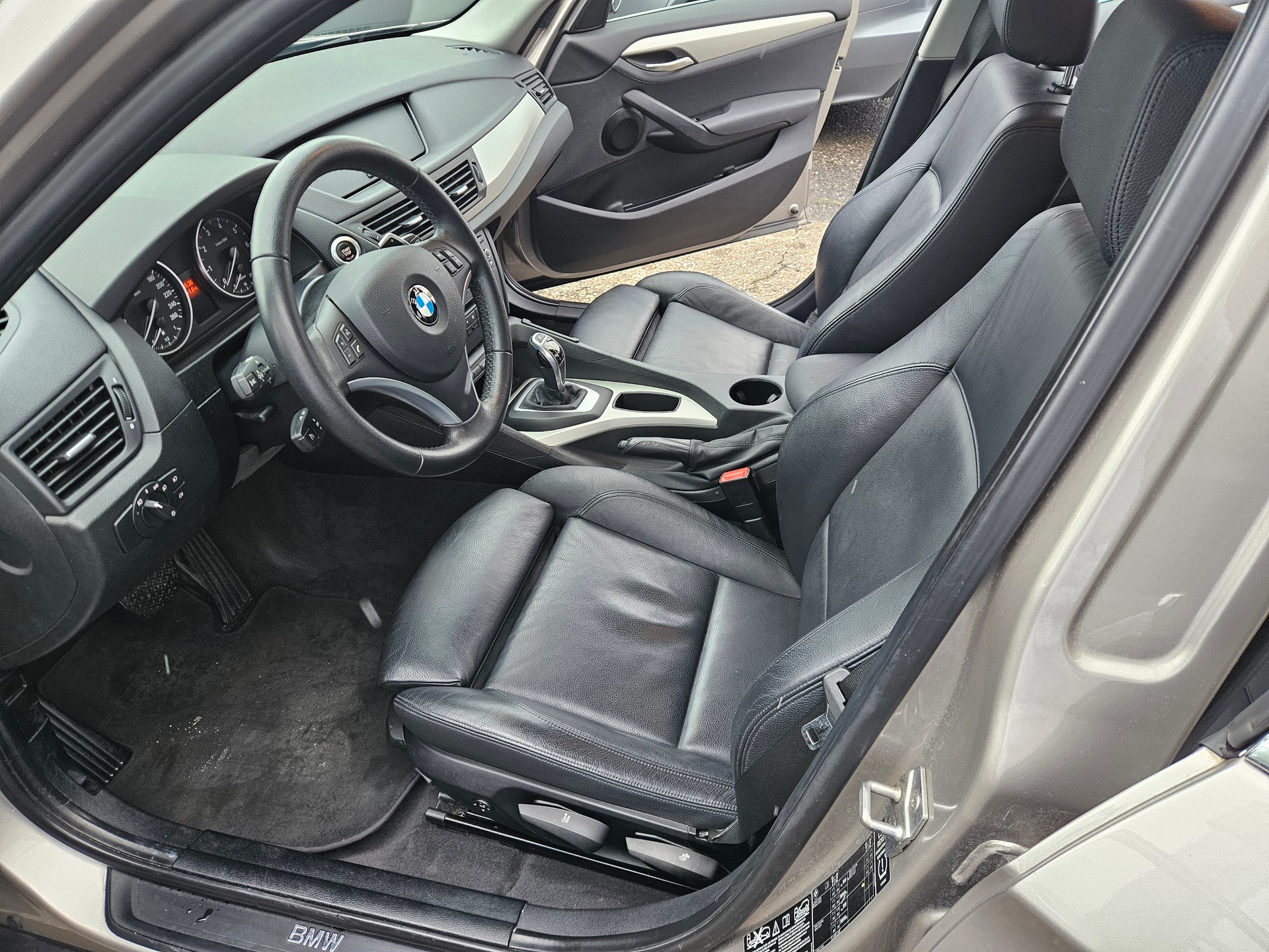 BMW X1 xDrive 20i Steptronic-image-12