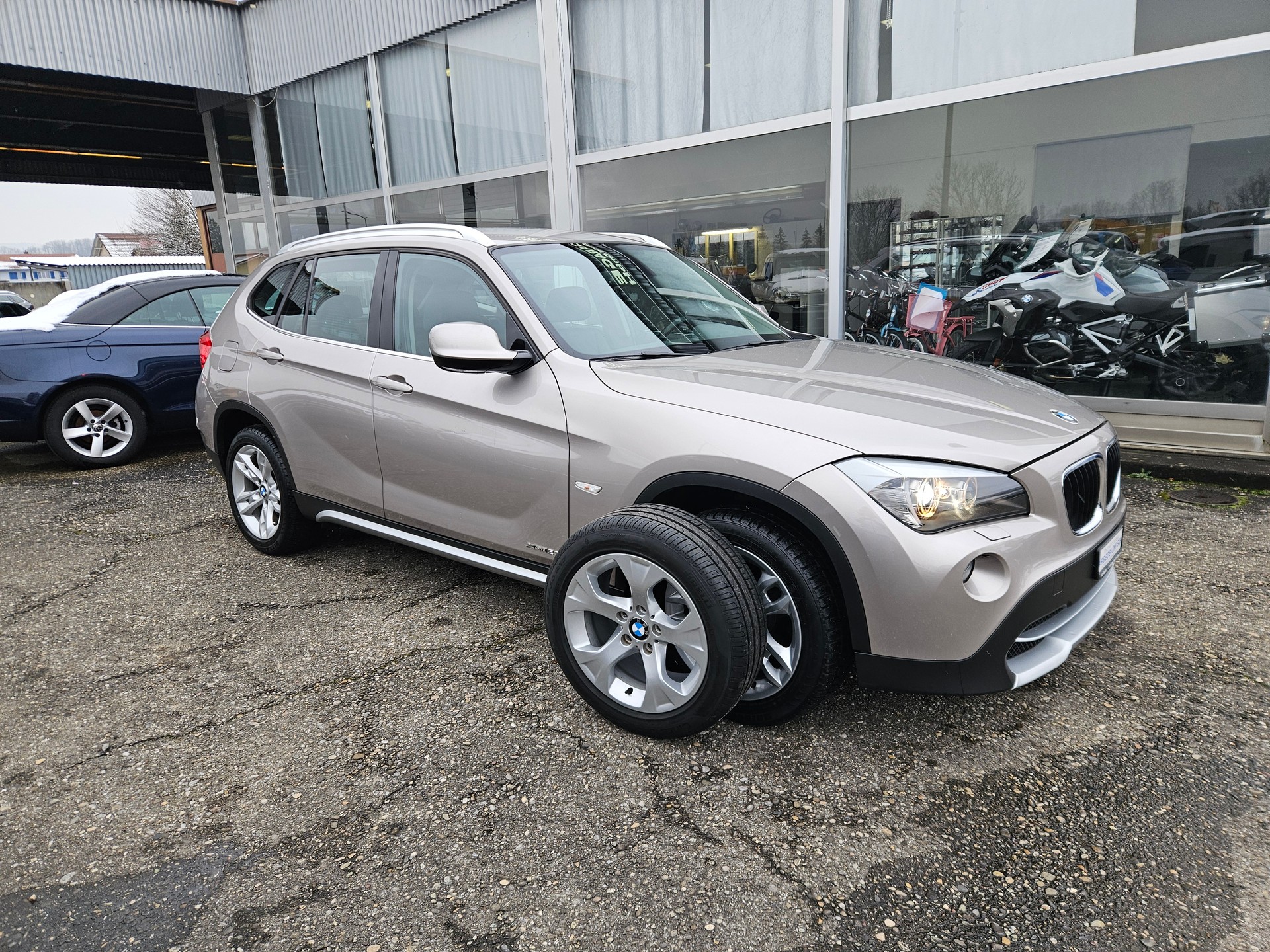 BMW X1 xDrive 20i Steptronic-image-0