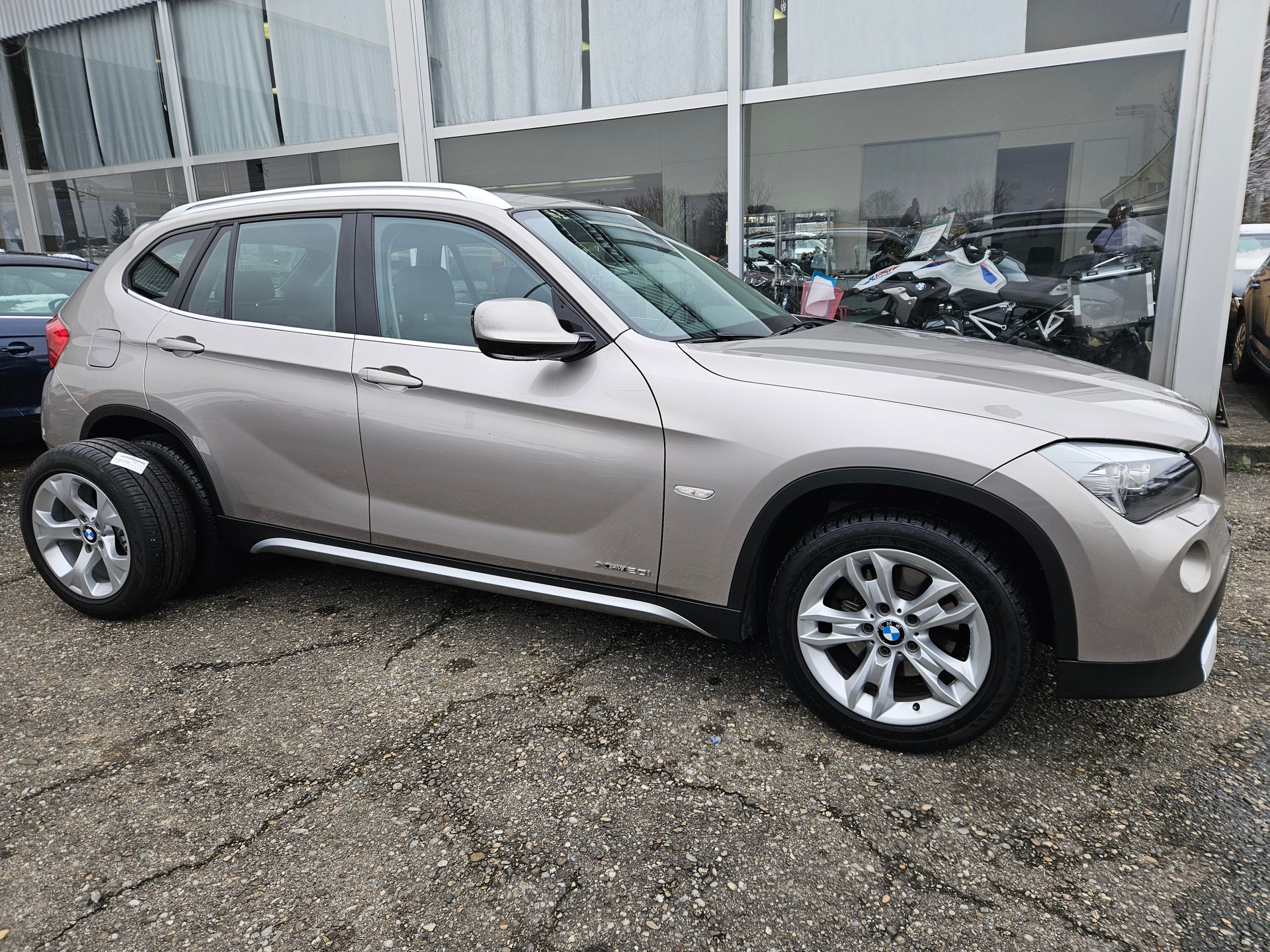 BMW X1 xDrive 20i Steptronic-image-11