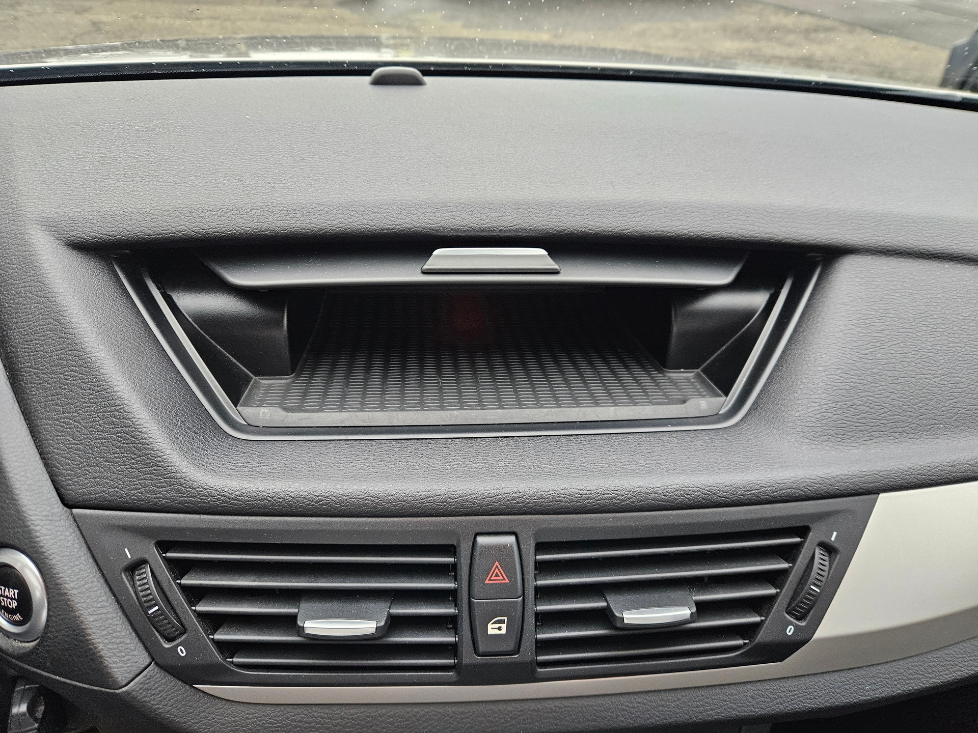 BMW X1 xDrive 20i Steptronic-image-23