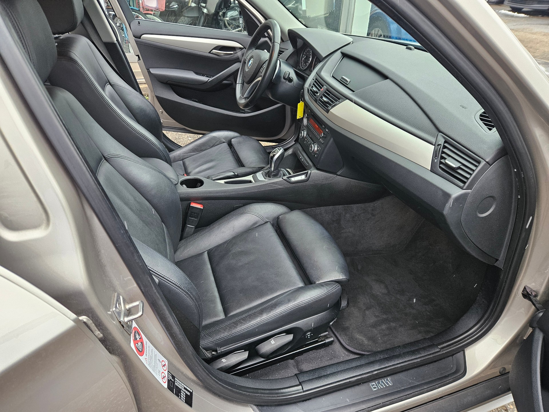 BMW X1 xDrive 20i Steptronic-image-13