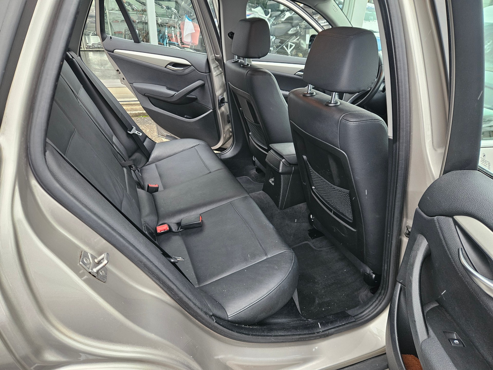 BMW X1 xDrive 20i Steptronic-image-15