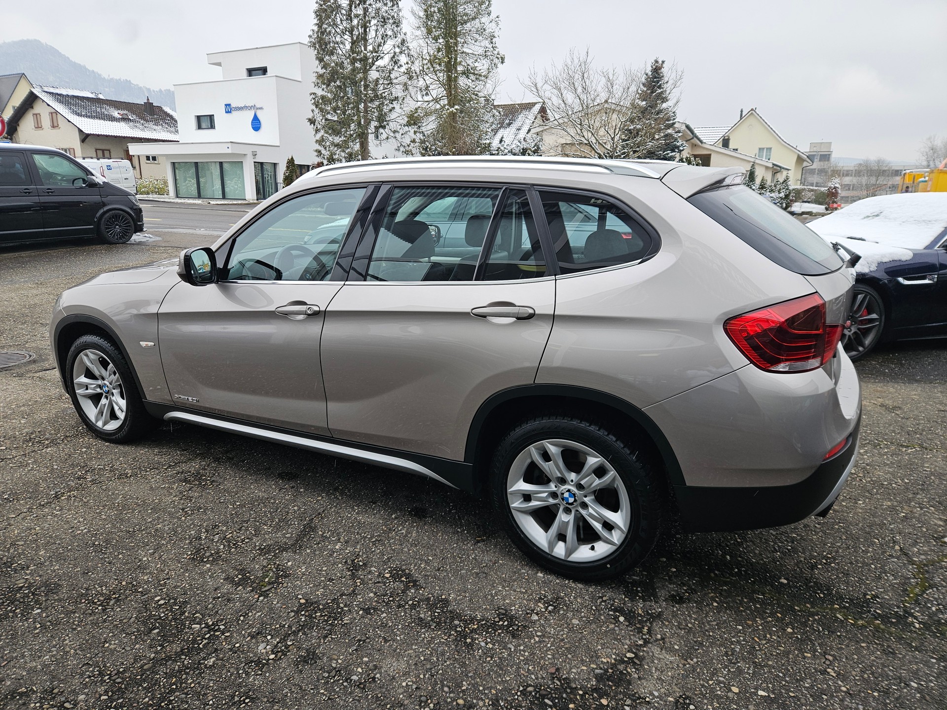 BMW X1 xDrive 20i Steptronic-image-5