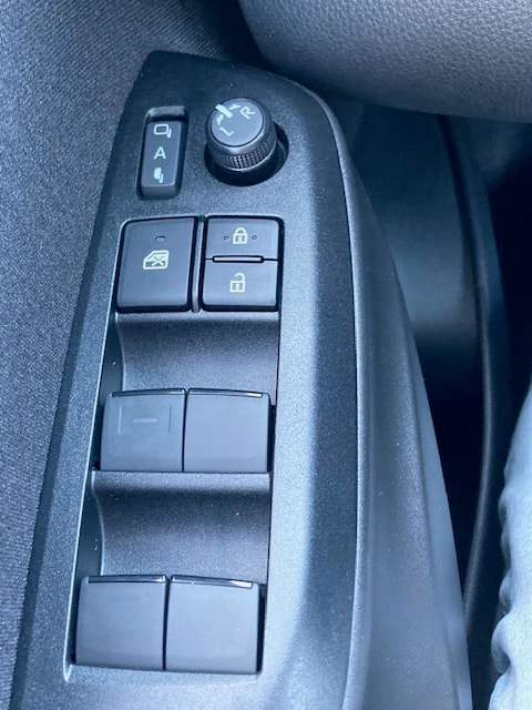 TOYOTA Yaris 1.5 Trend e-CVT-image-14