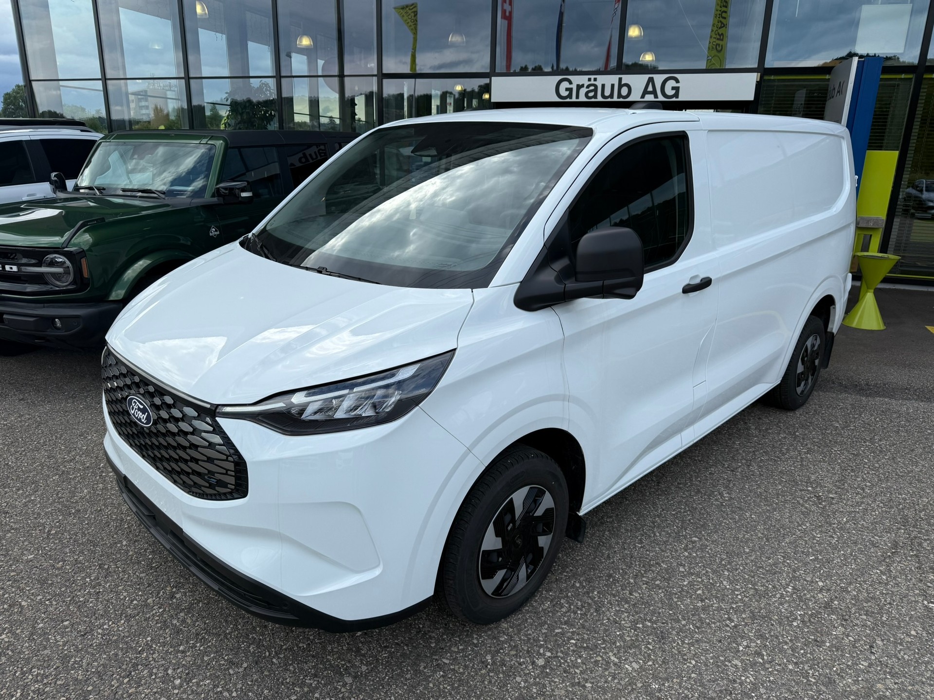 FORD Transit Custom Van 320 L1H1 65kWh Trend-image-2