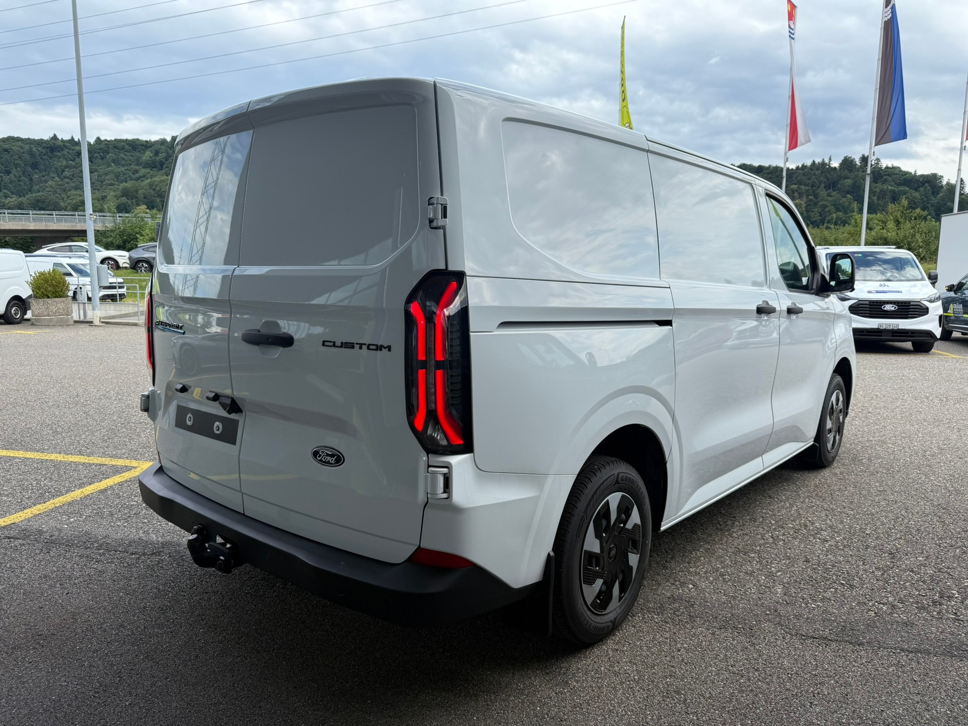 FORD Transit Custom Van 320 L1H1 65kWh Trend-image-5