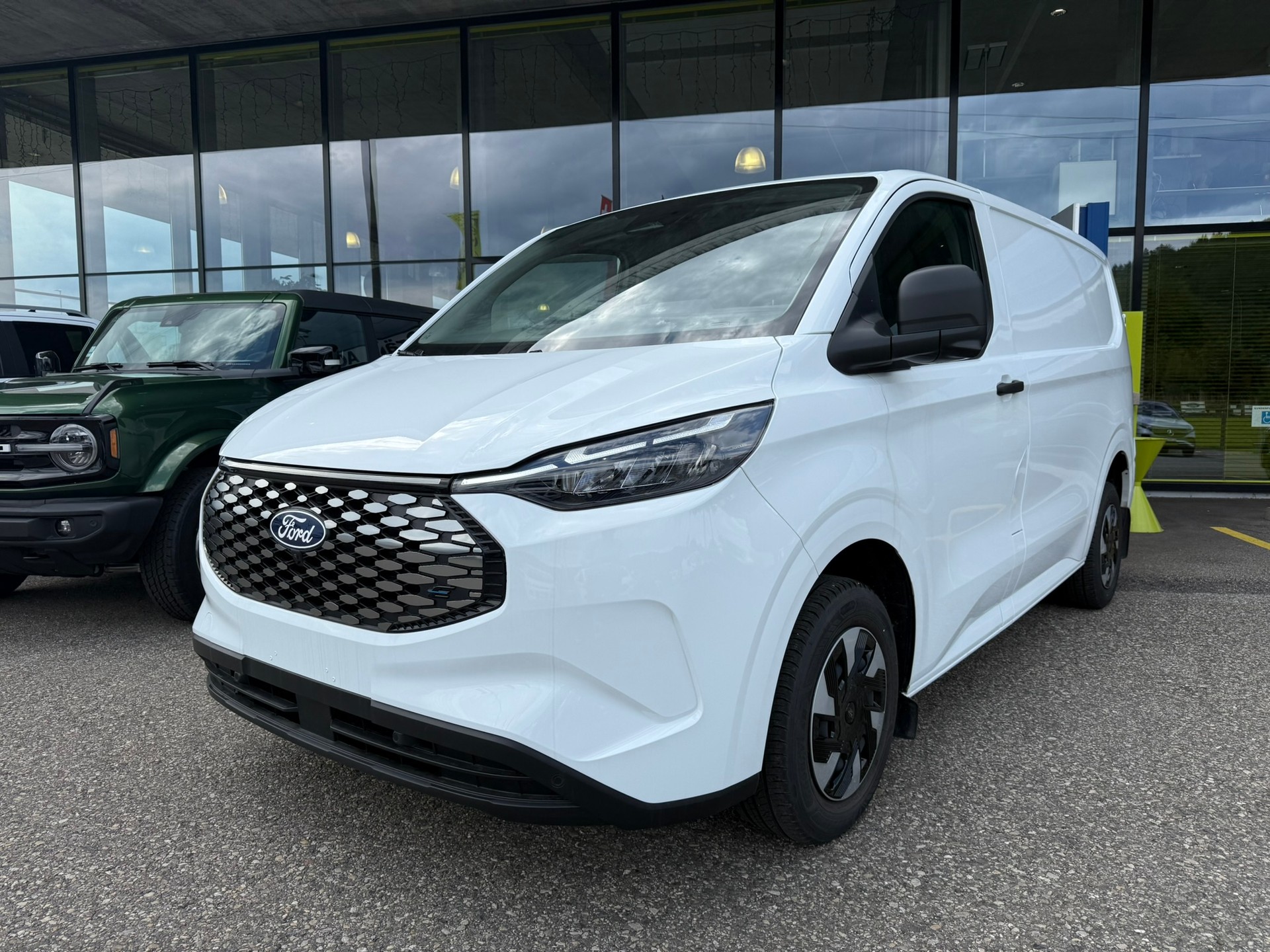 FORD Transit Custom Van 320 L1H1 65kWh Trend-image-0