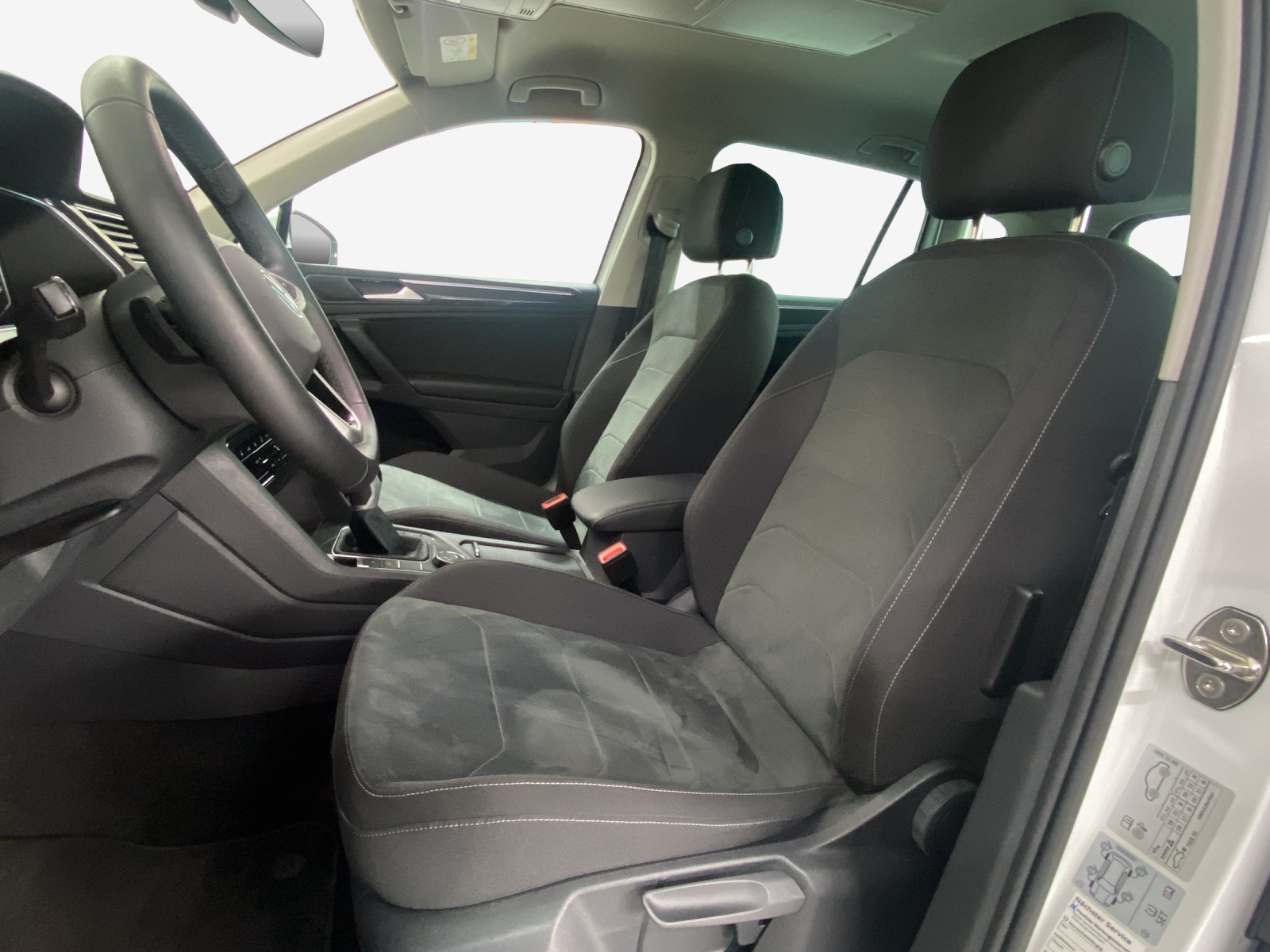 VW Tiguan 2.0 TDI SCR Elegance 4Motion DSG-image-7