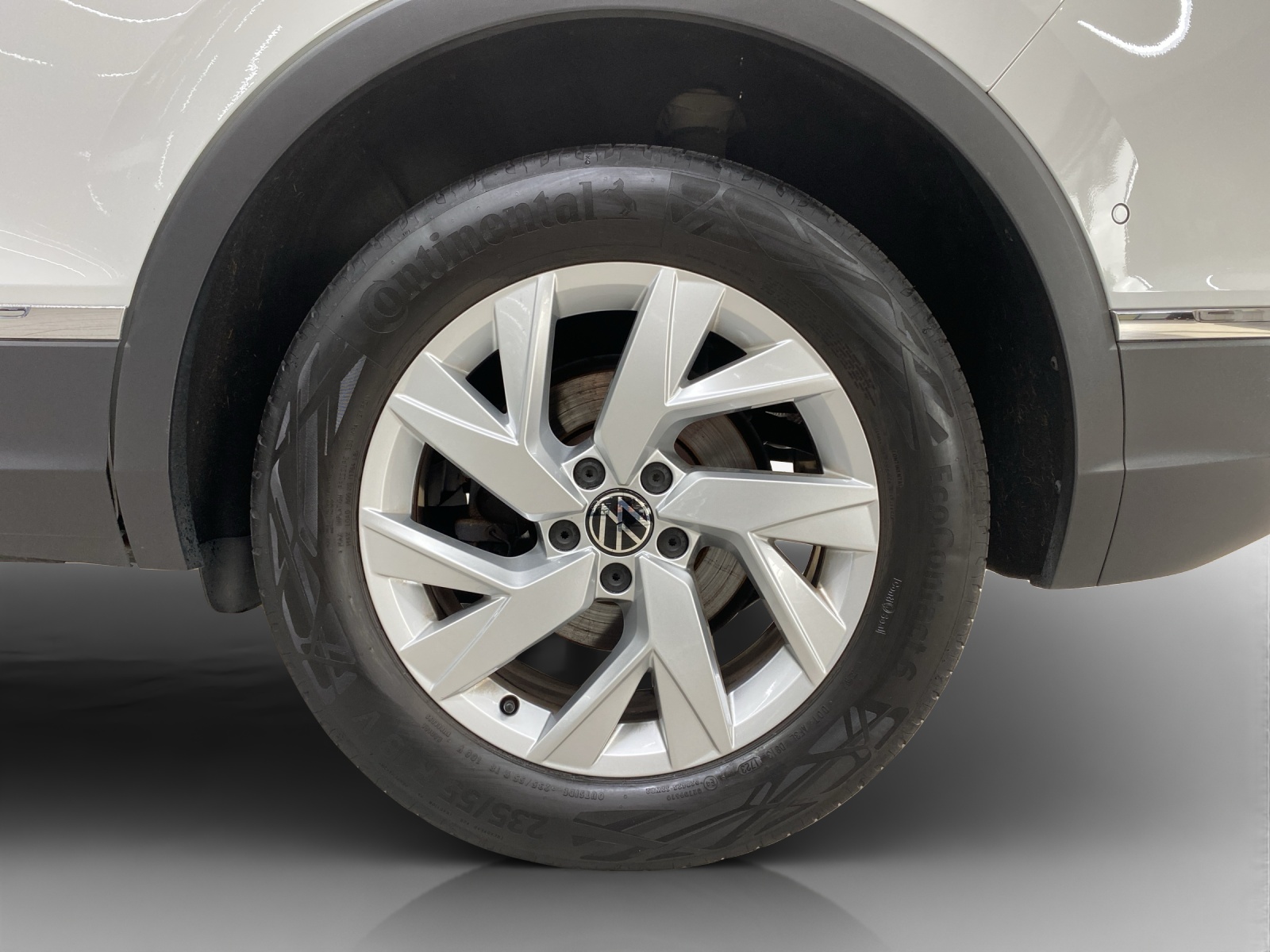 VW Tiguan 2.0 TDI SCR Elegance 4Motion DSG-image-15