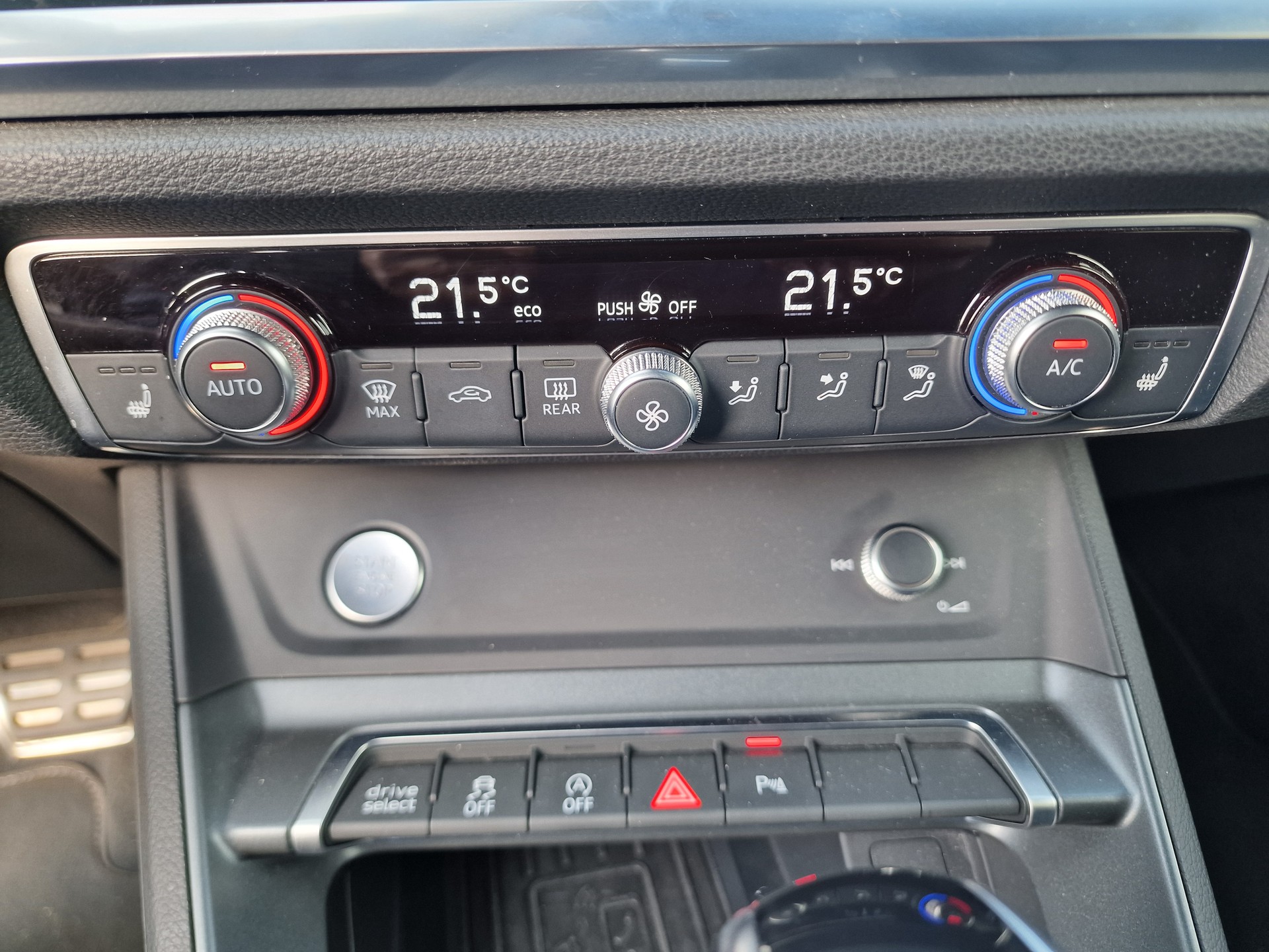 AUDI Q3 40 TFSI S line quattro S-tronic 8x Alu AHK-image-18