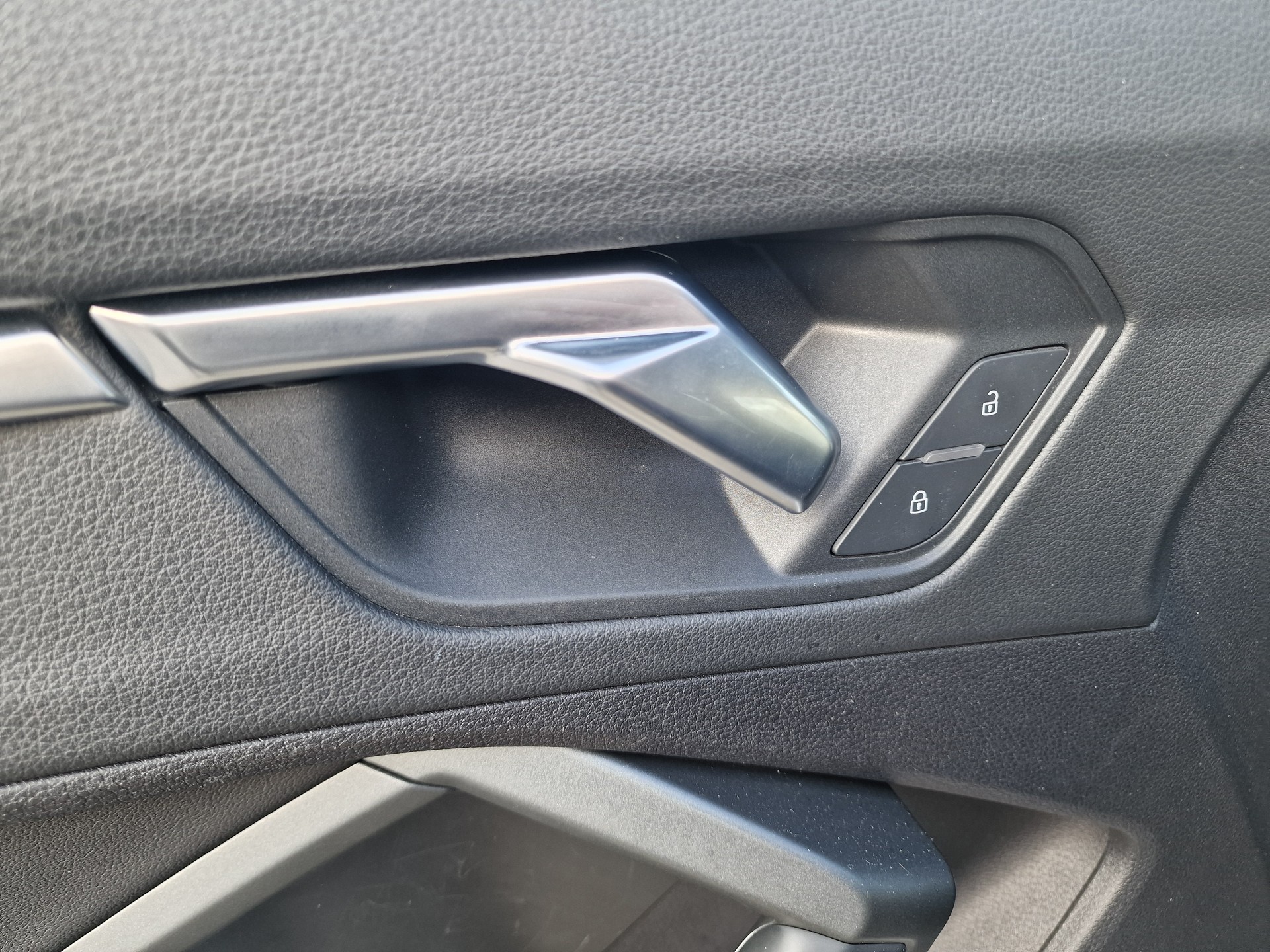 AUDI Q3 40 TFSI S line quattro S-tronic 8x Alu AHK-image-24