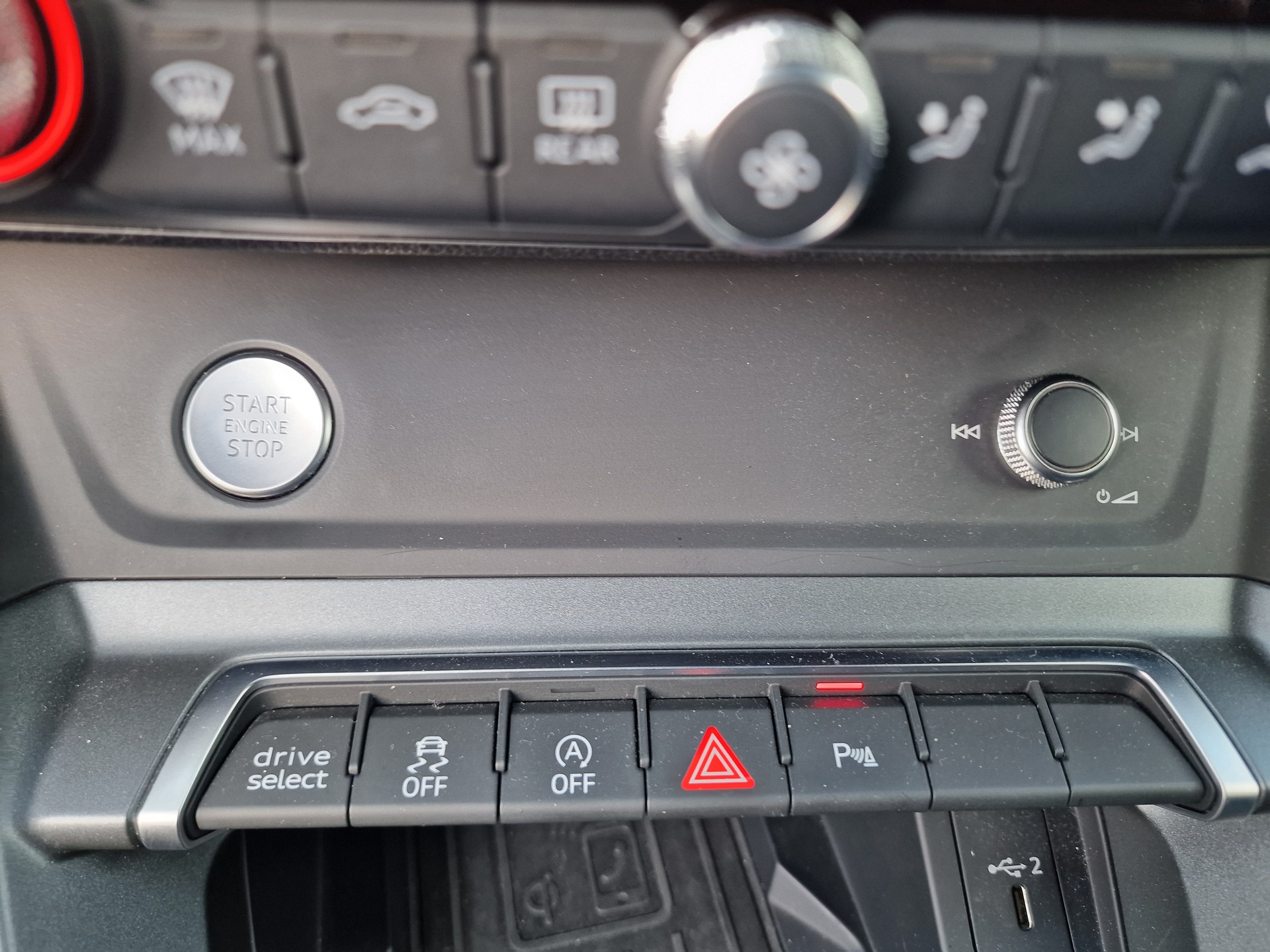 AUDI Q3 40 TFSI S line quattro S-tronic 8x Alu AHK-image-19