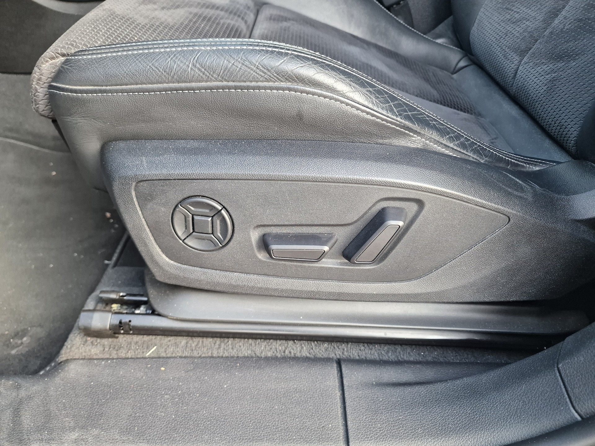 AUDI Q3 40 TFSI S line quattro S-tronic 8x Alu AHK-image-11
