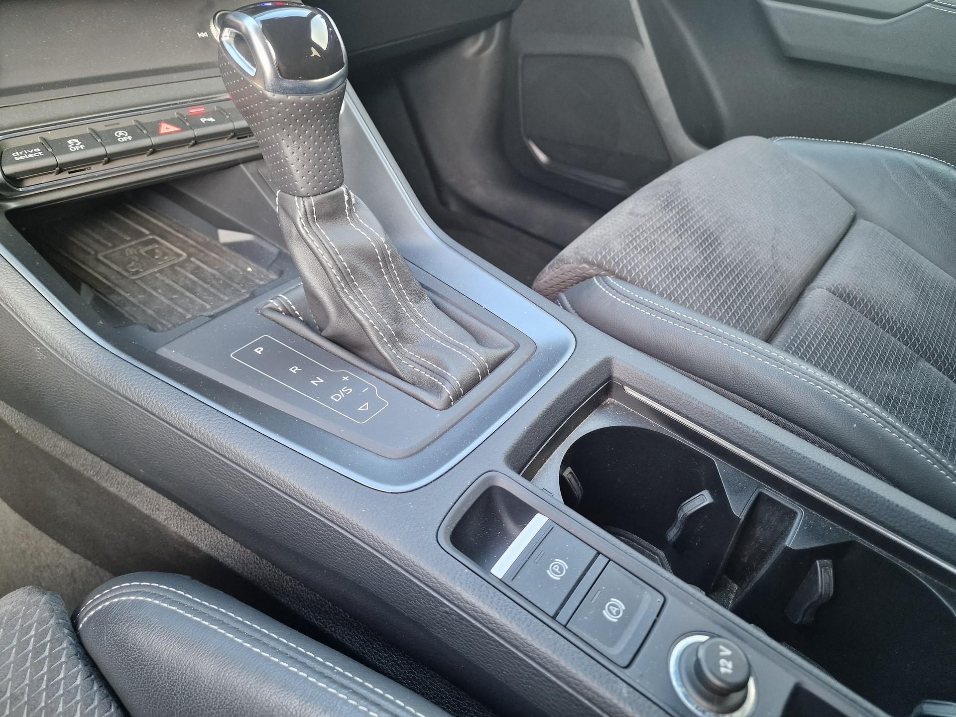AUDI Q3 40 TFSI S line quattro S-tronic 8x Alu AHK-image-20