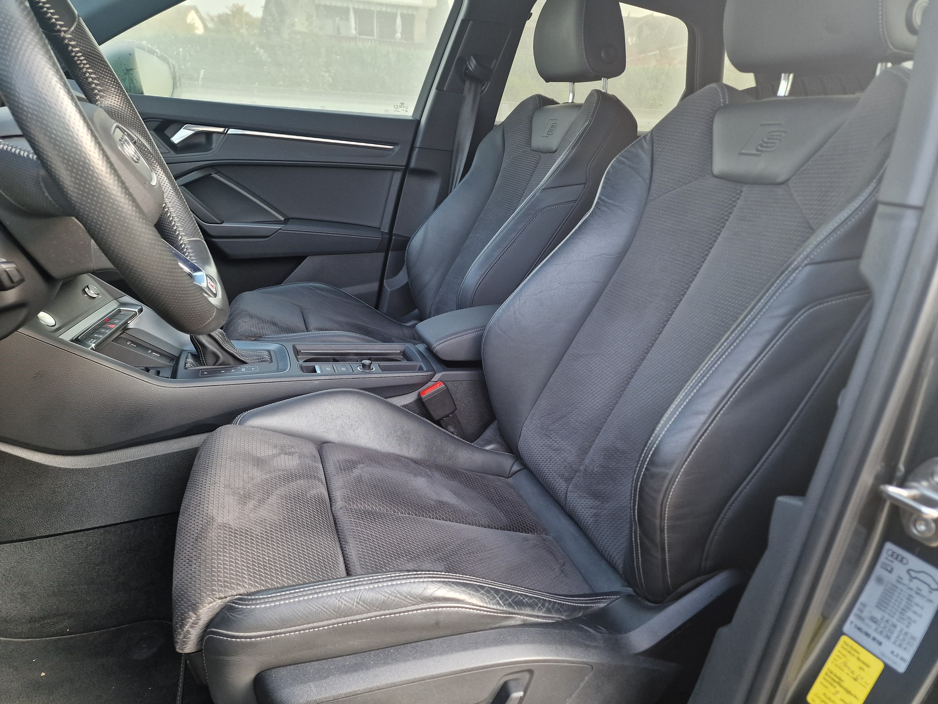 AUDI Q3 40 TFSI S line quattro S-tronic 8x Alu AHK-image-10