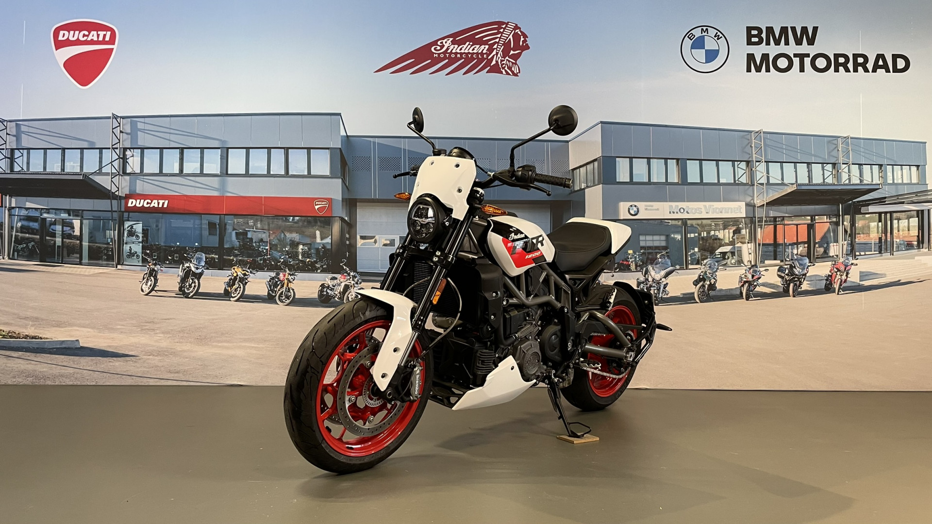 INDIAN FTR Sport-showroom-element-2