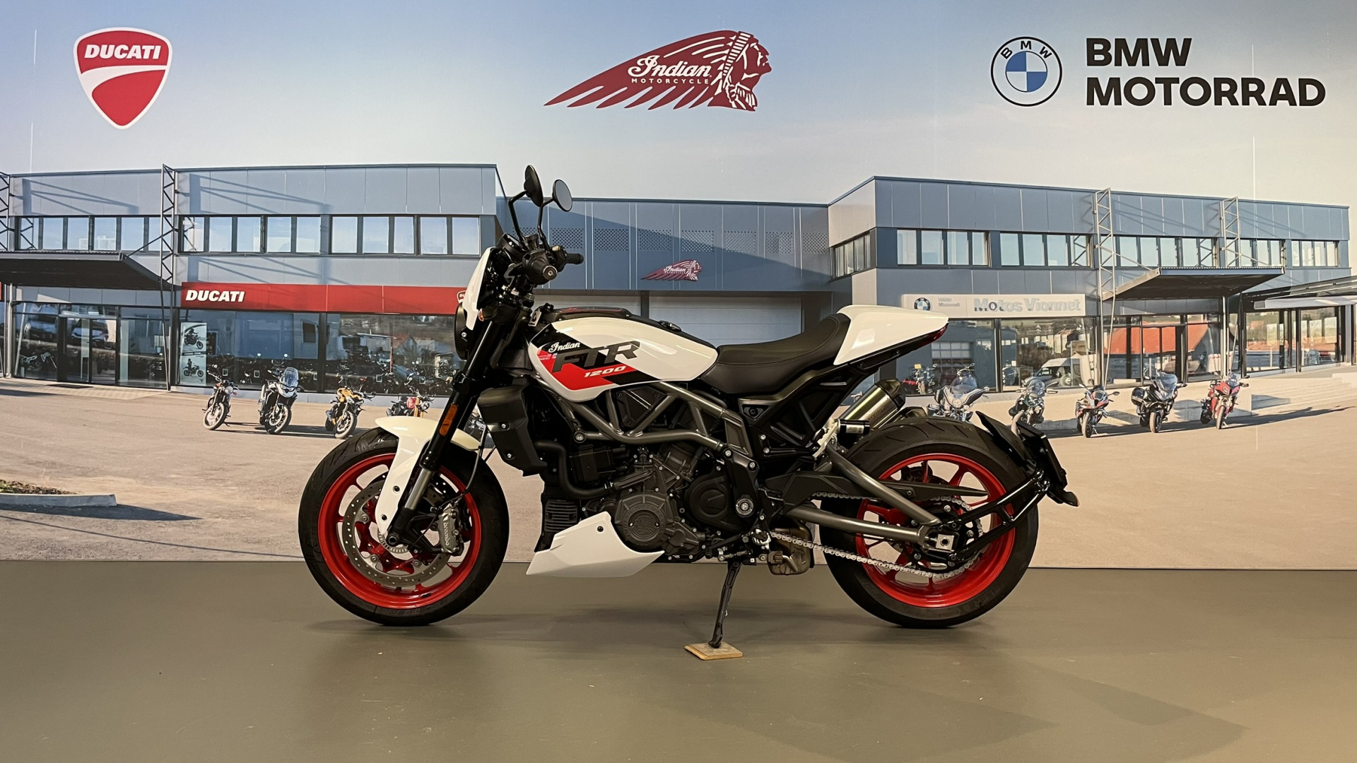 INDIAN FTR Sport-showroom-element-3