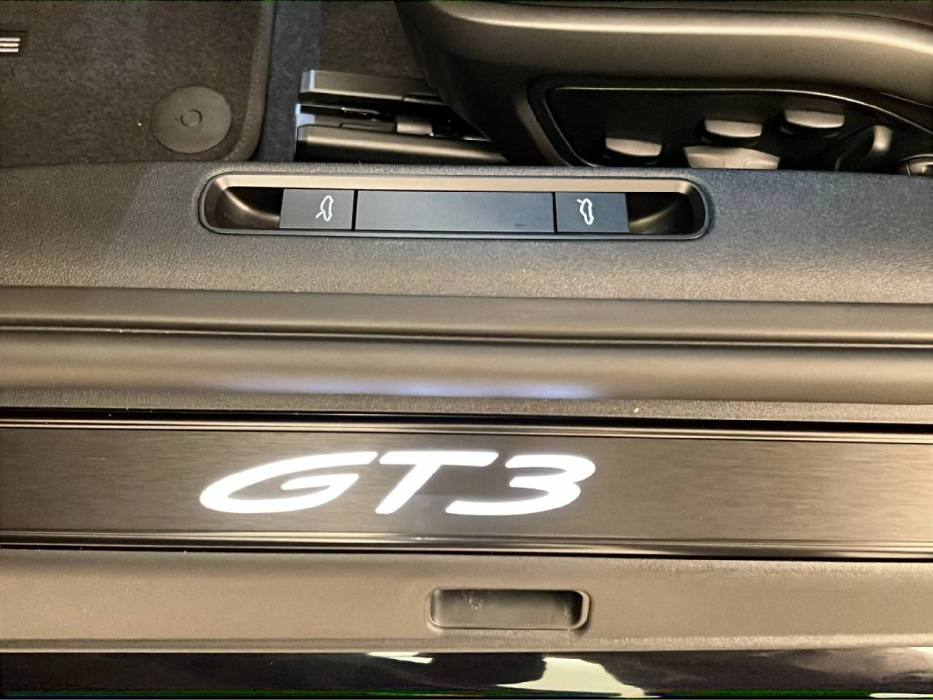 PORSCHE 911 GT3 mit Touring-Paket-image-14
