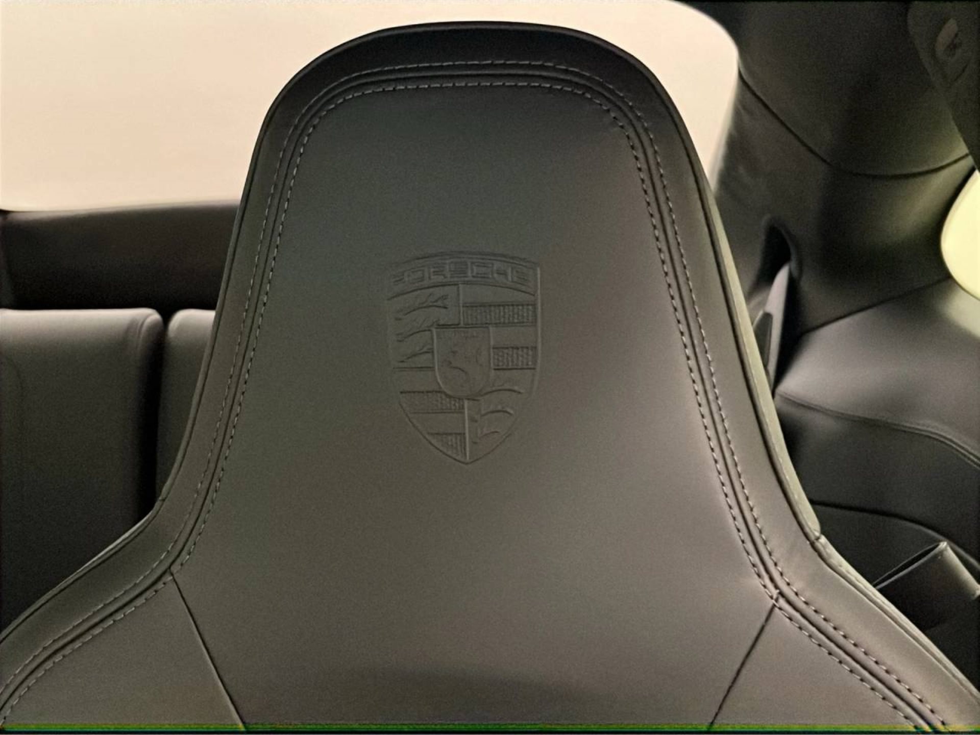 PORSCHE 911 GT3 mit Touring-Paket-image-10