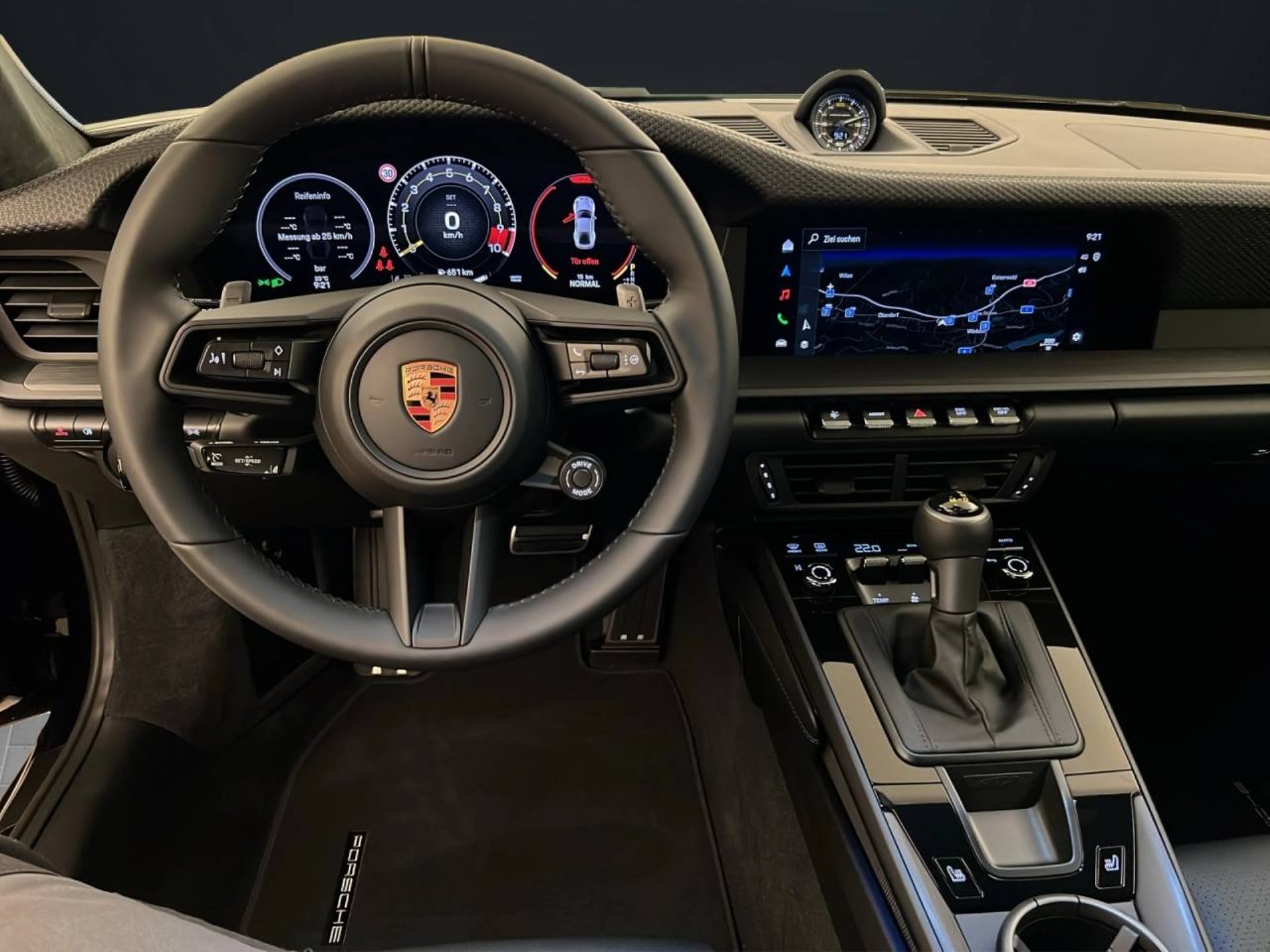 PORSCHE 911 GT3 mit Touring-Paket-image-9