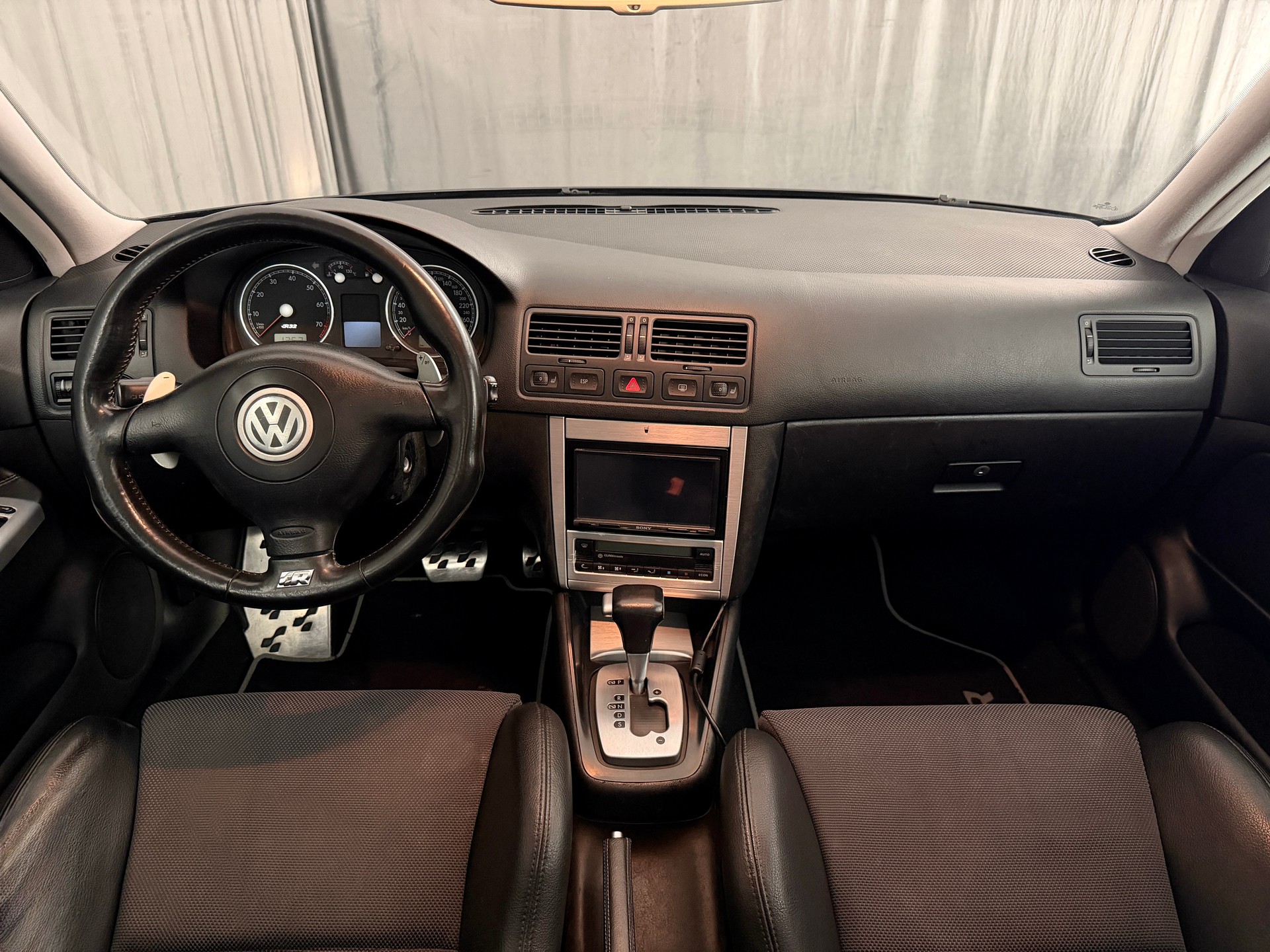 VW Golf R32 4Motion-image-7
