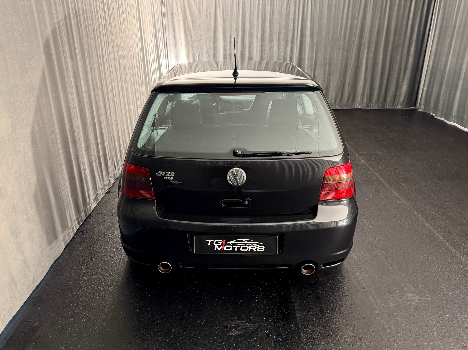 VW Golf R32 4Motion-image-3