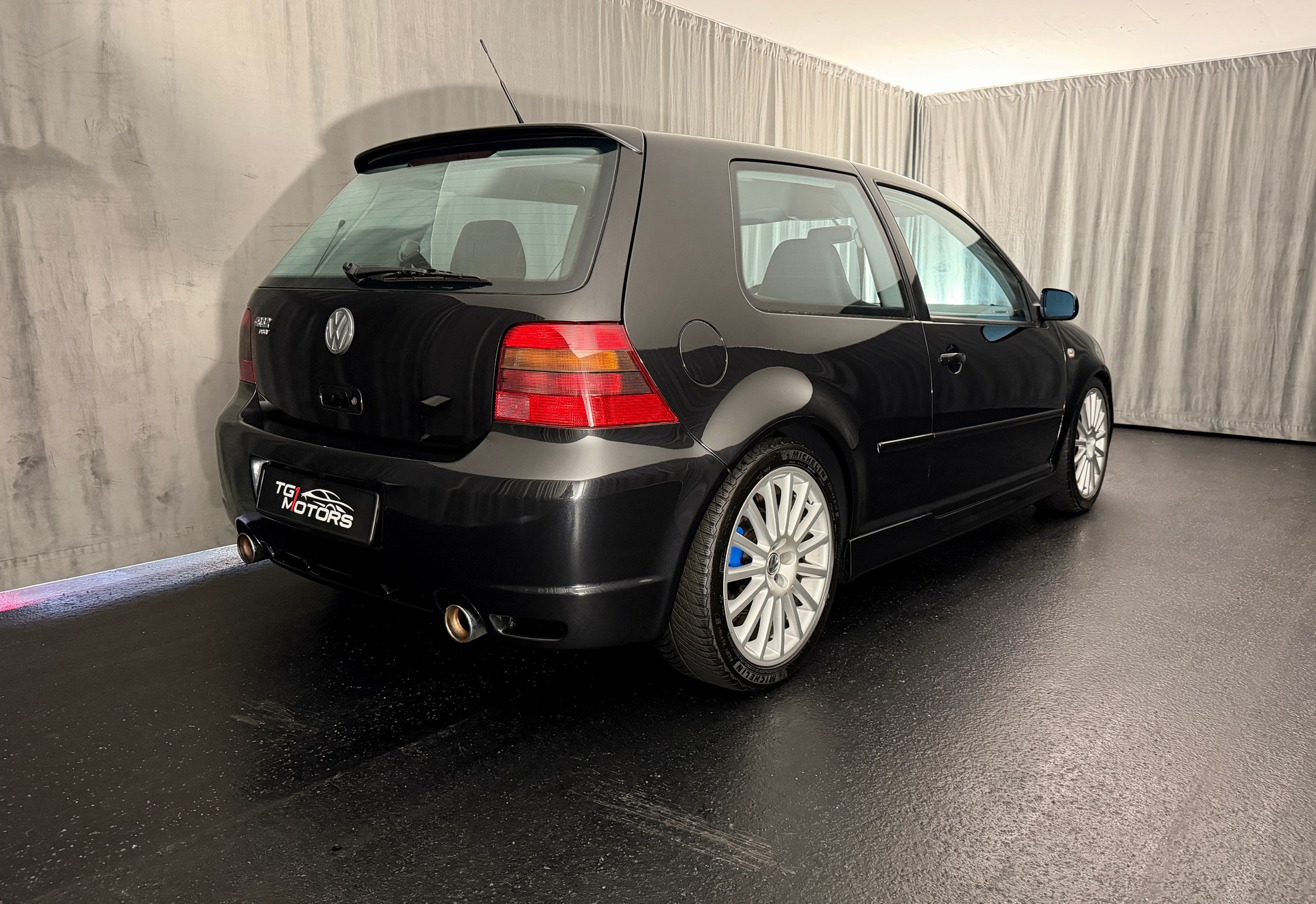 VW Golf R32 4Motion-image-2