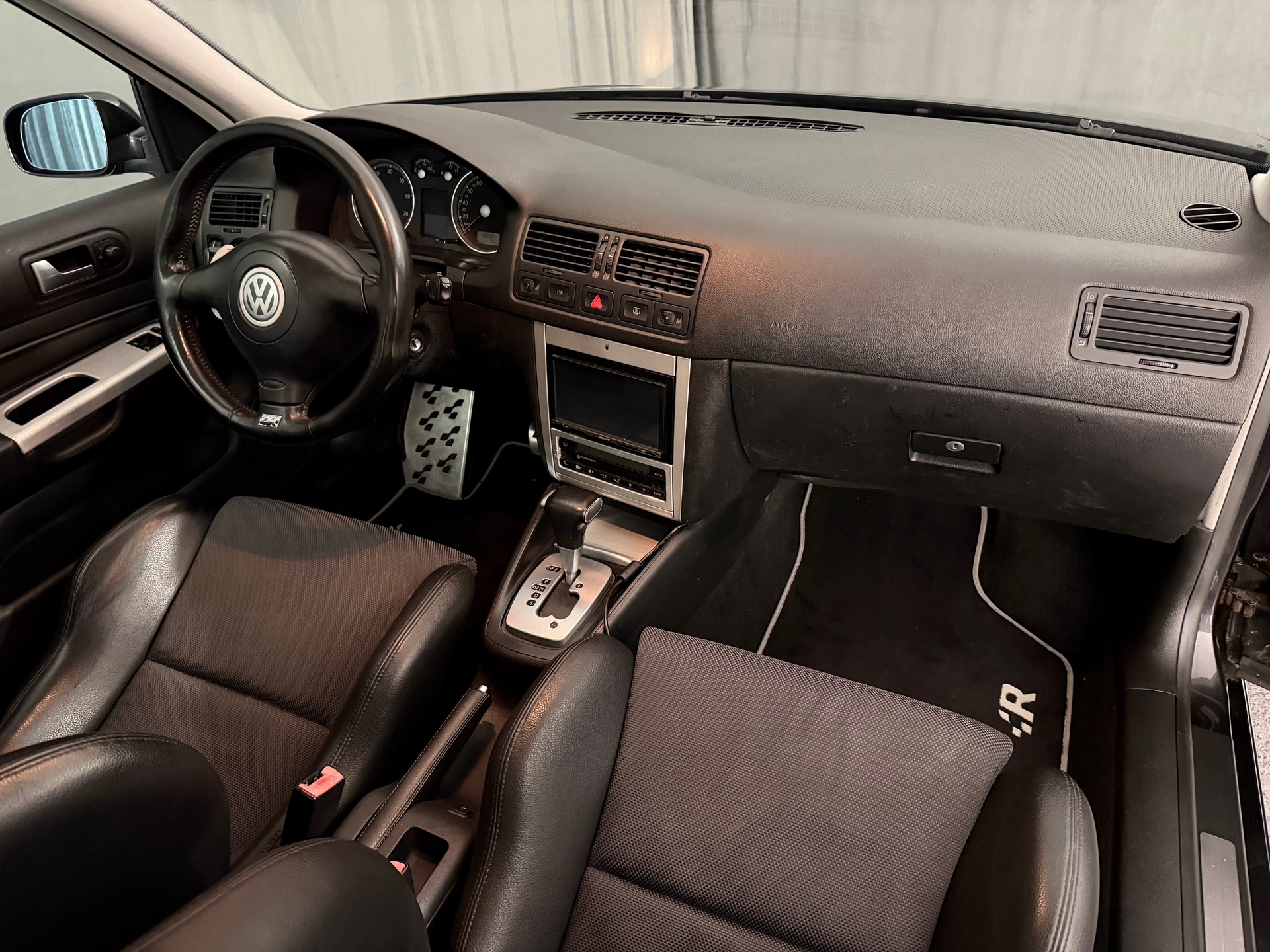 VW Golf R32 4Motion-image-6
