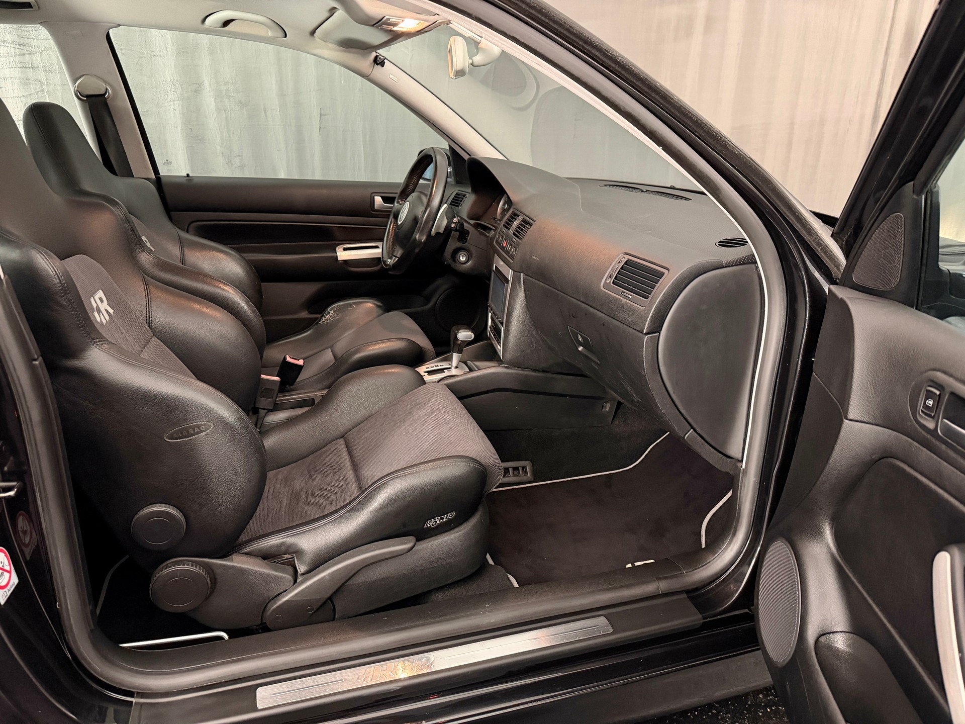 VW Golf R32 4Motion-image-5