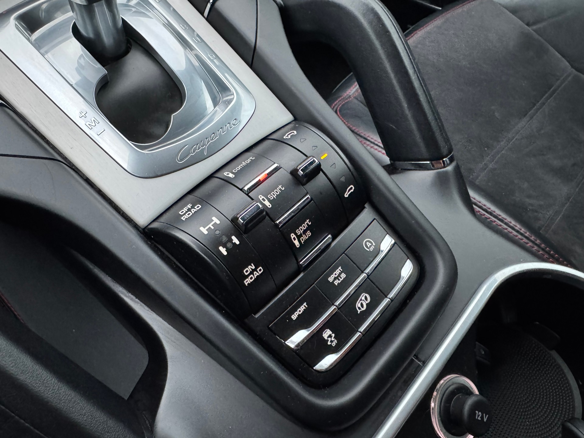 PORSCHE Cayenne GTS-image-12