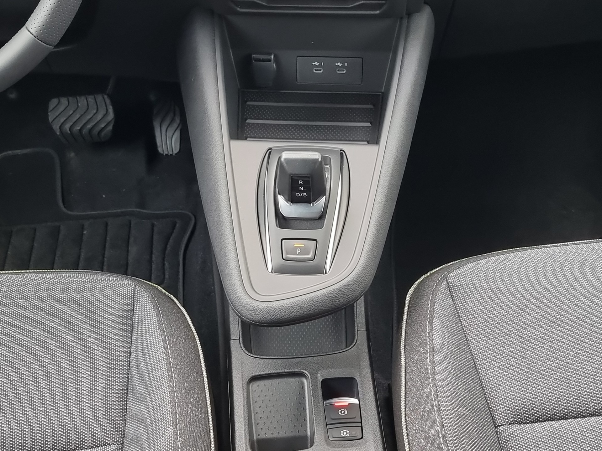 MITSUBISHI Grandis 1.8 HEV Intense-image-10