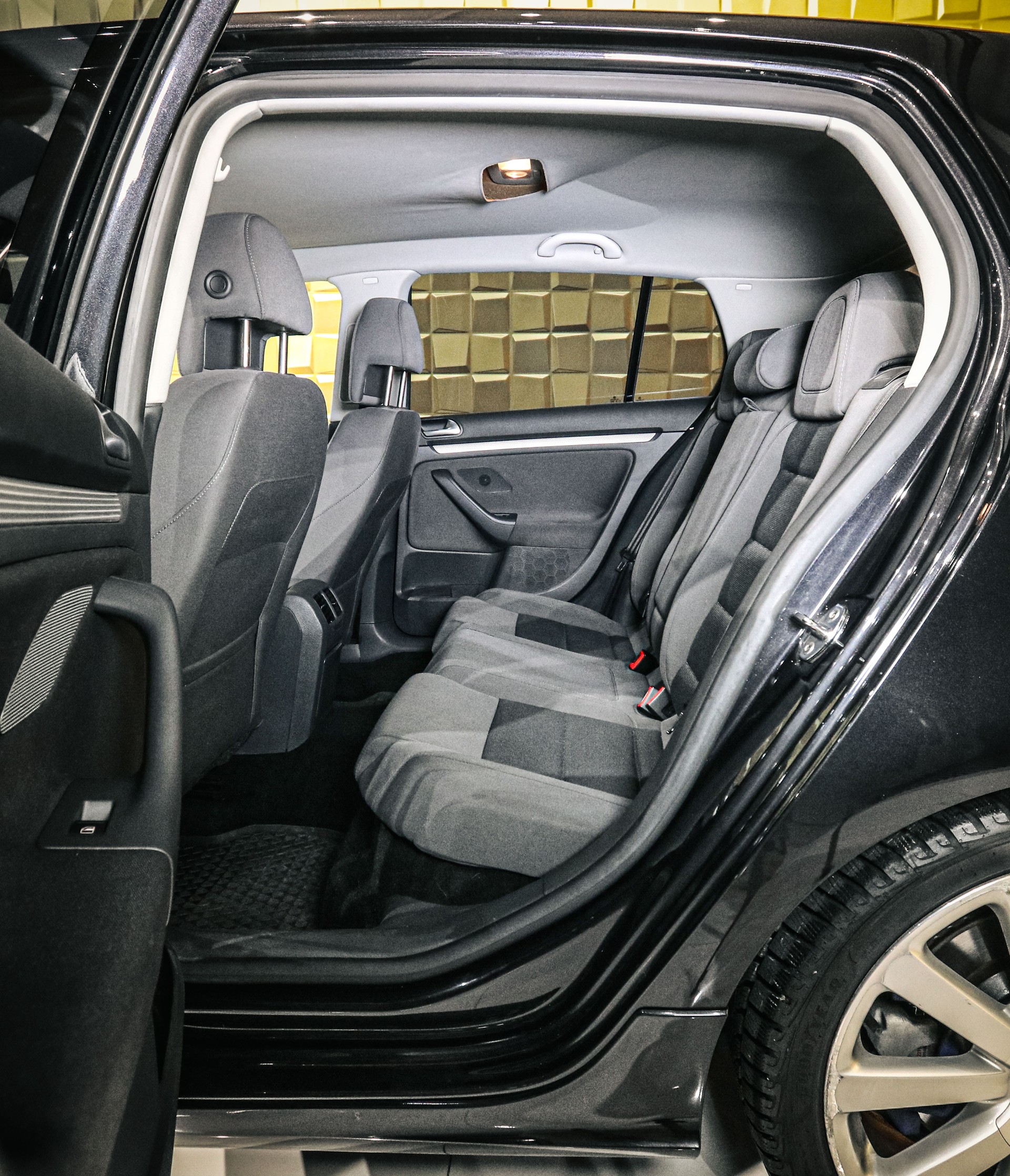 VW Golf R32 4Motion M/T-image-11