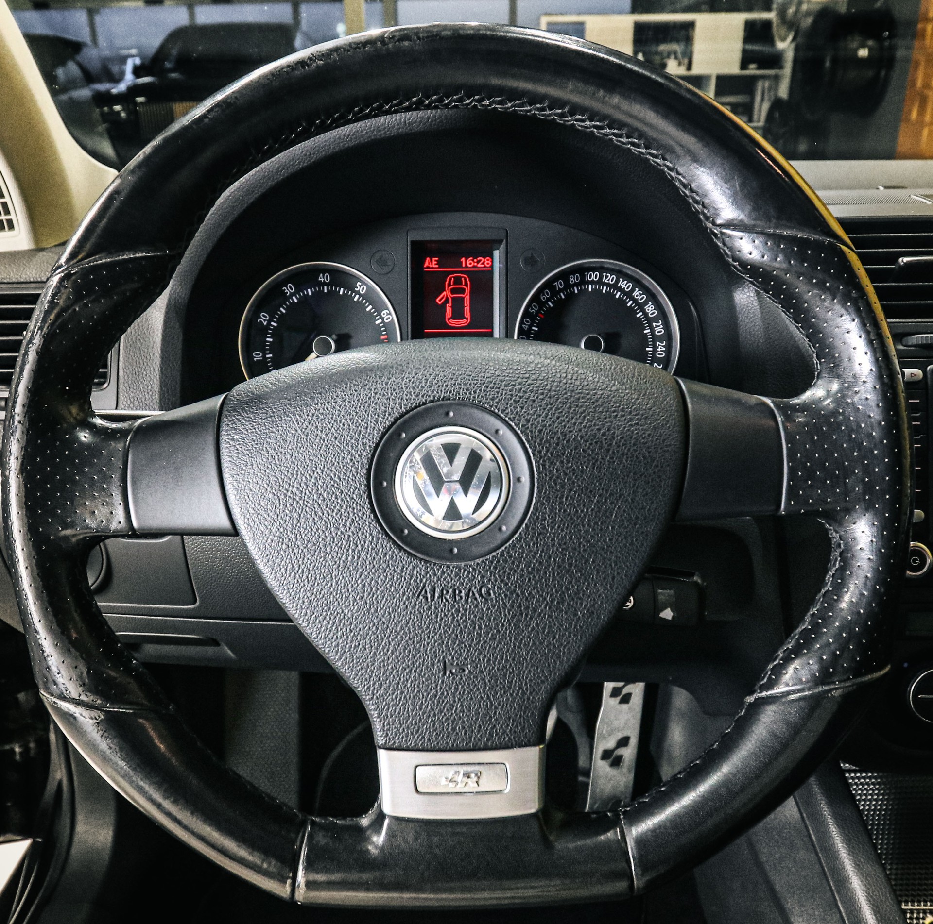 VW Golf R32 4Motion M/T-image-13