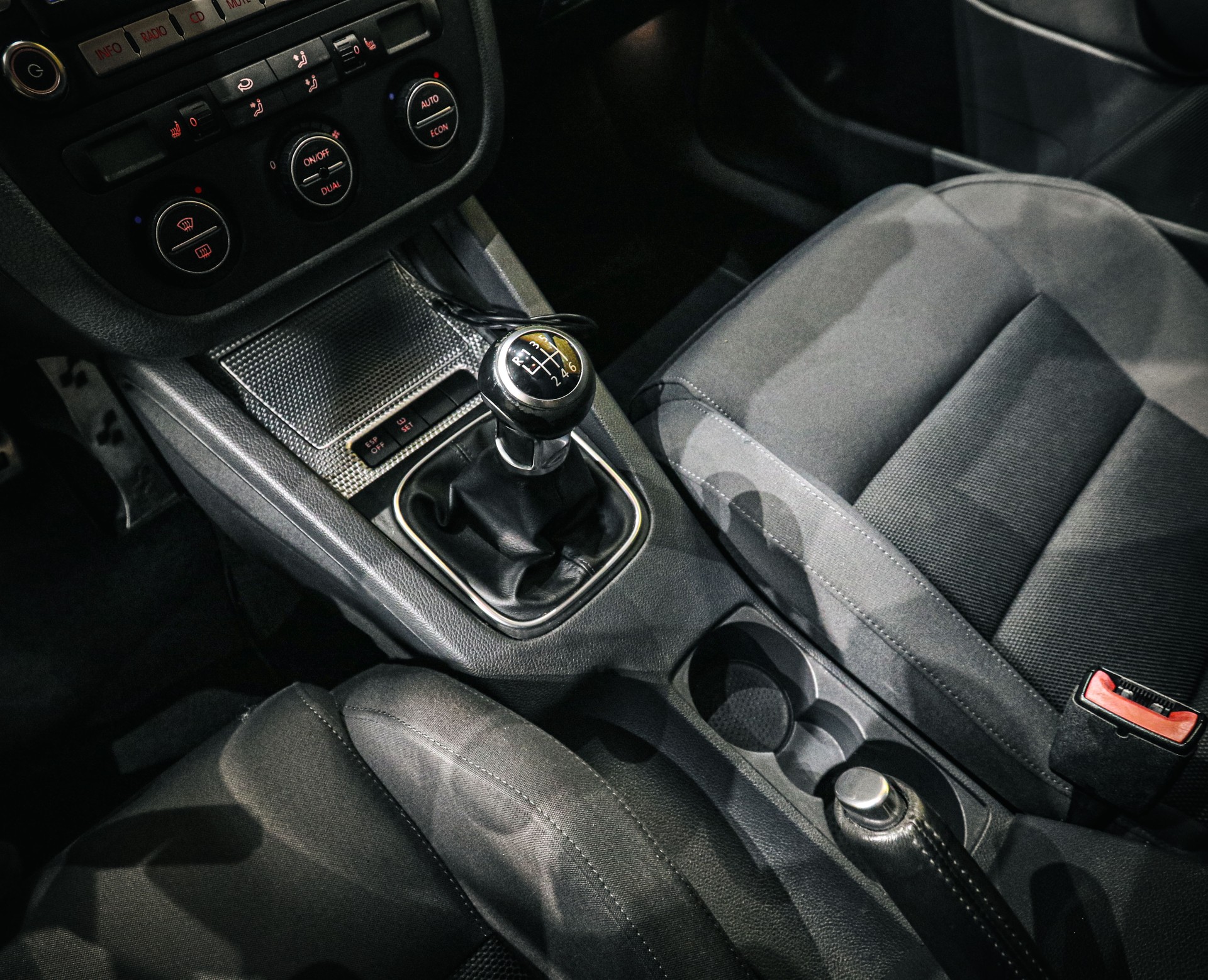 VW Golf R32 4Motion M/T-image-16