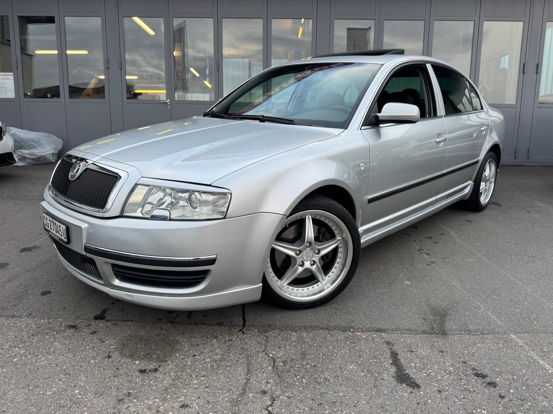 SKODA Superb 2.5 V6 TDi Elegance-image-0